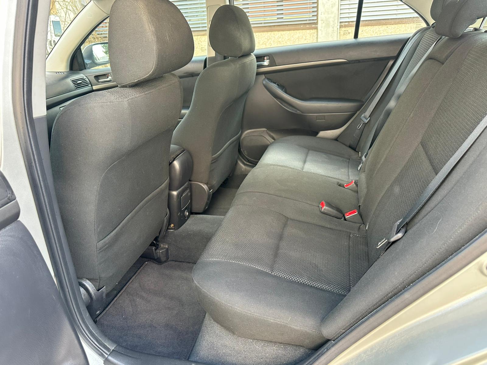 TOYOTA Avensis 2.0 D4 VVT-i Linea Sol Liftback-image-7