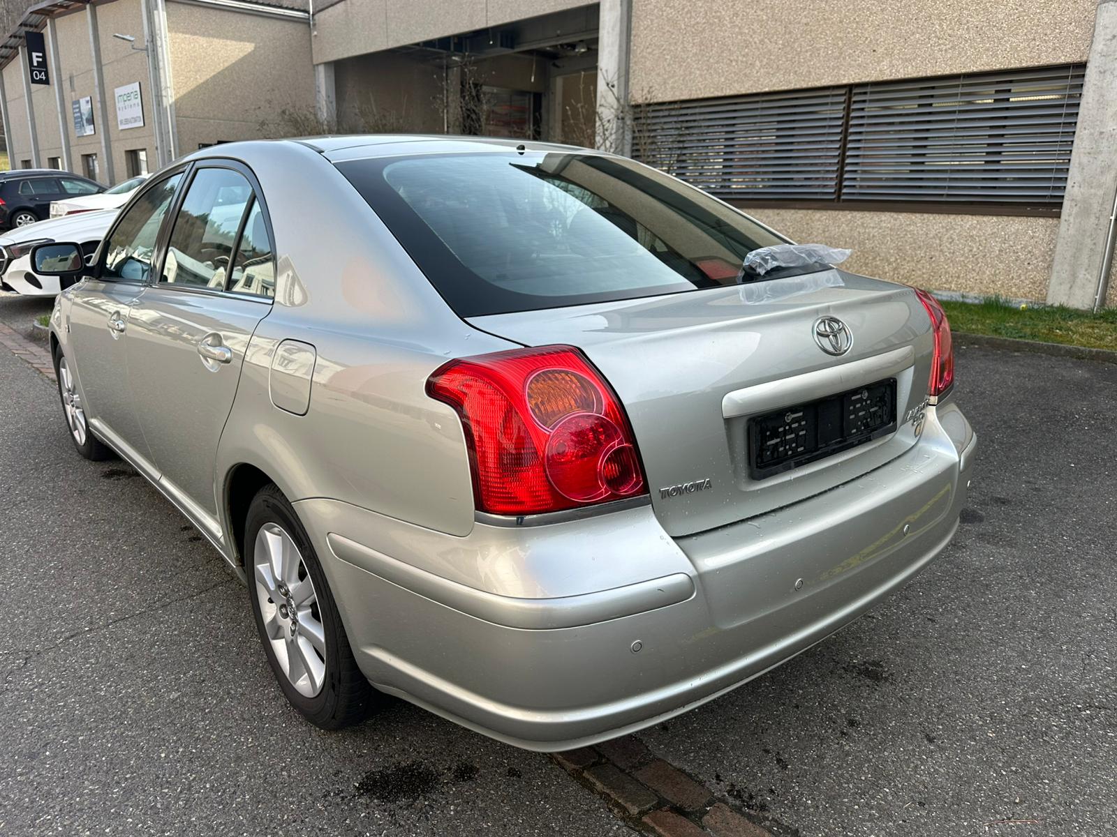 TOYOTA Avensis 2.0 D4 VVT-i Linea Sol Liftback-image-4