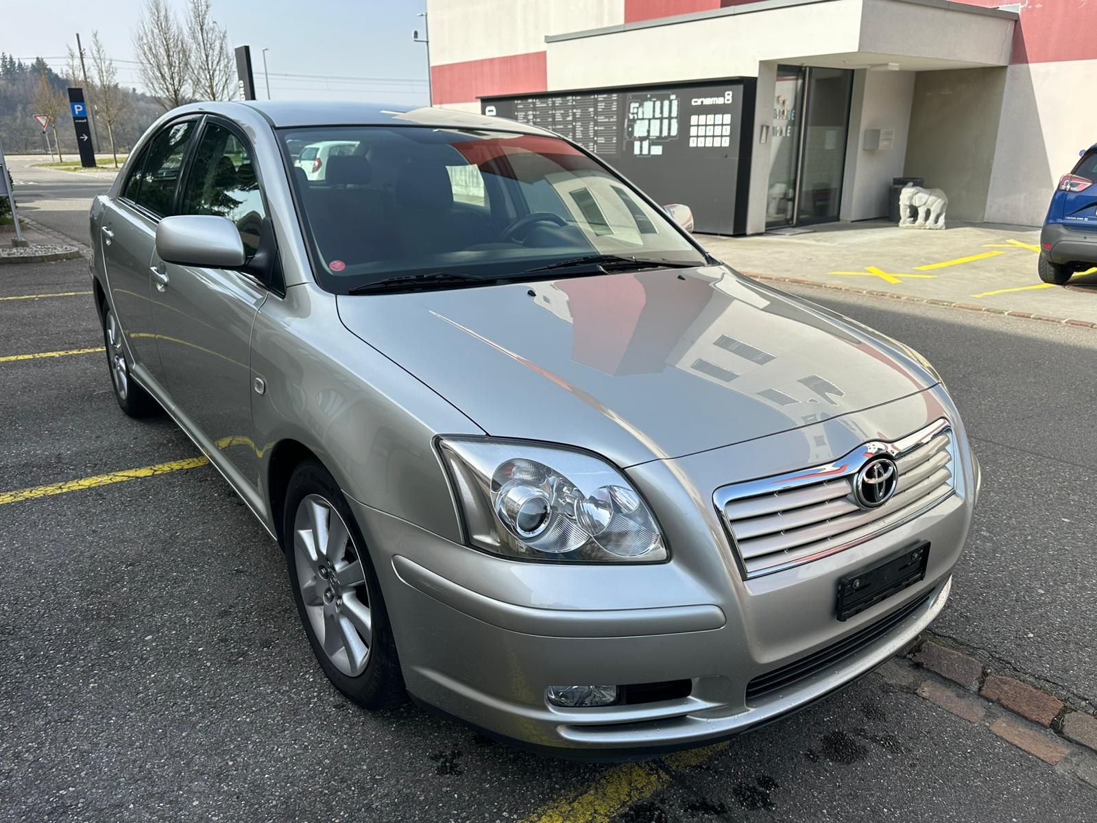 TOYOTA Avensis 2.0 D4 VVT-i Linea Sol Liftback-image-1
