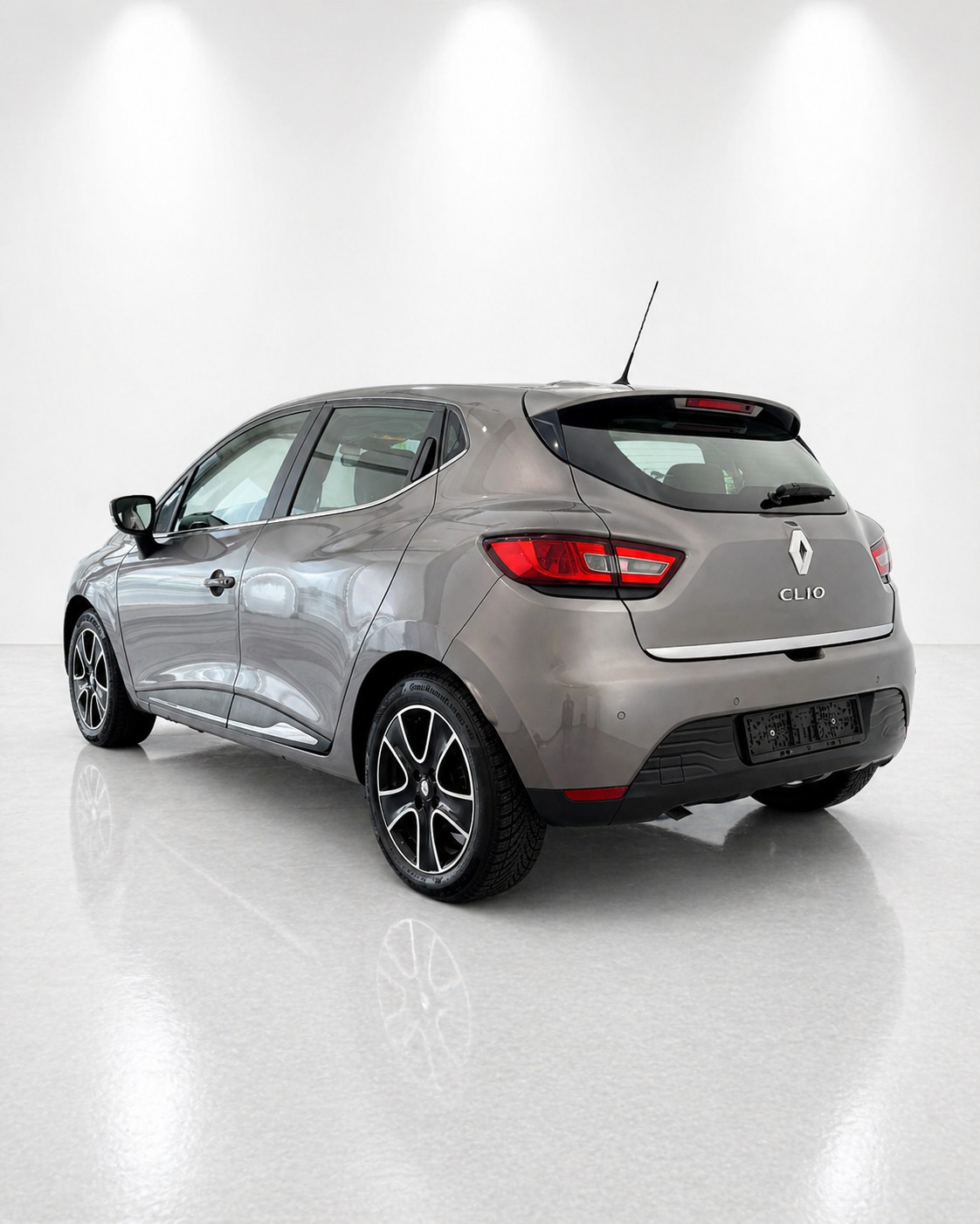 RENAULT Clio 1.2 16V T Limited EDC-image-1