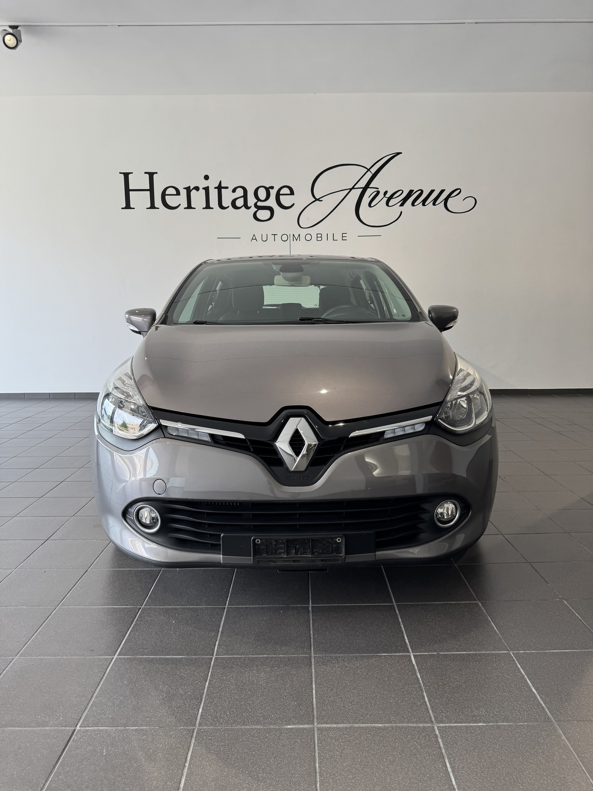 RENAULT Clio 1.2 16V T Limited EDC-image-1
