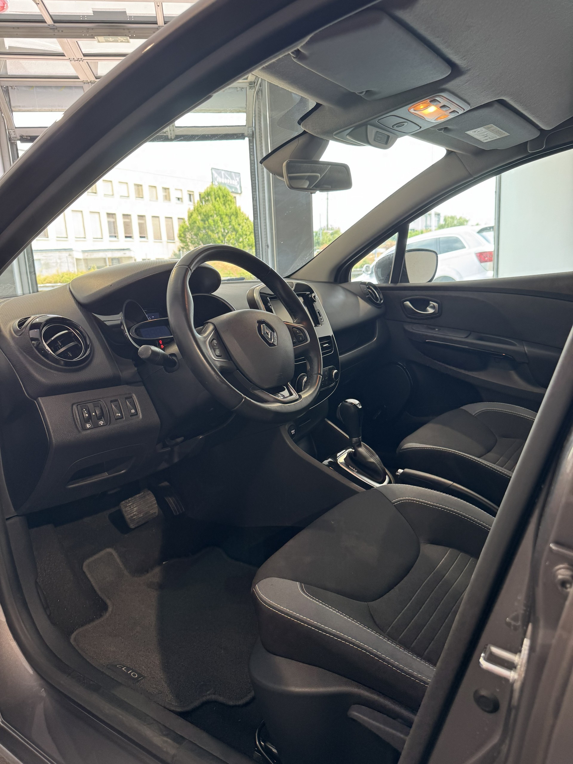 RENAULT Clio 1.2 16V T Limited EDC-image-3