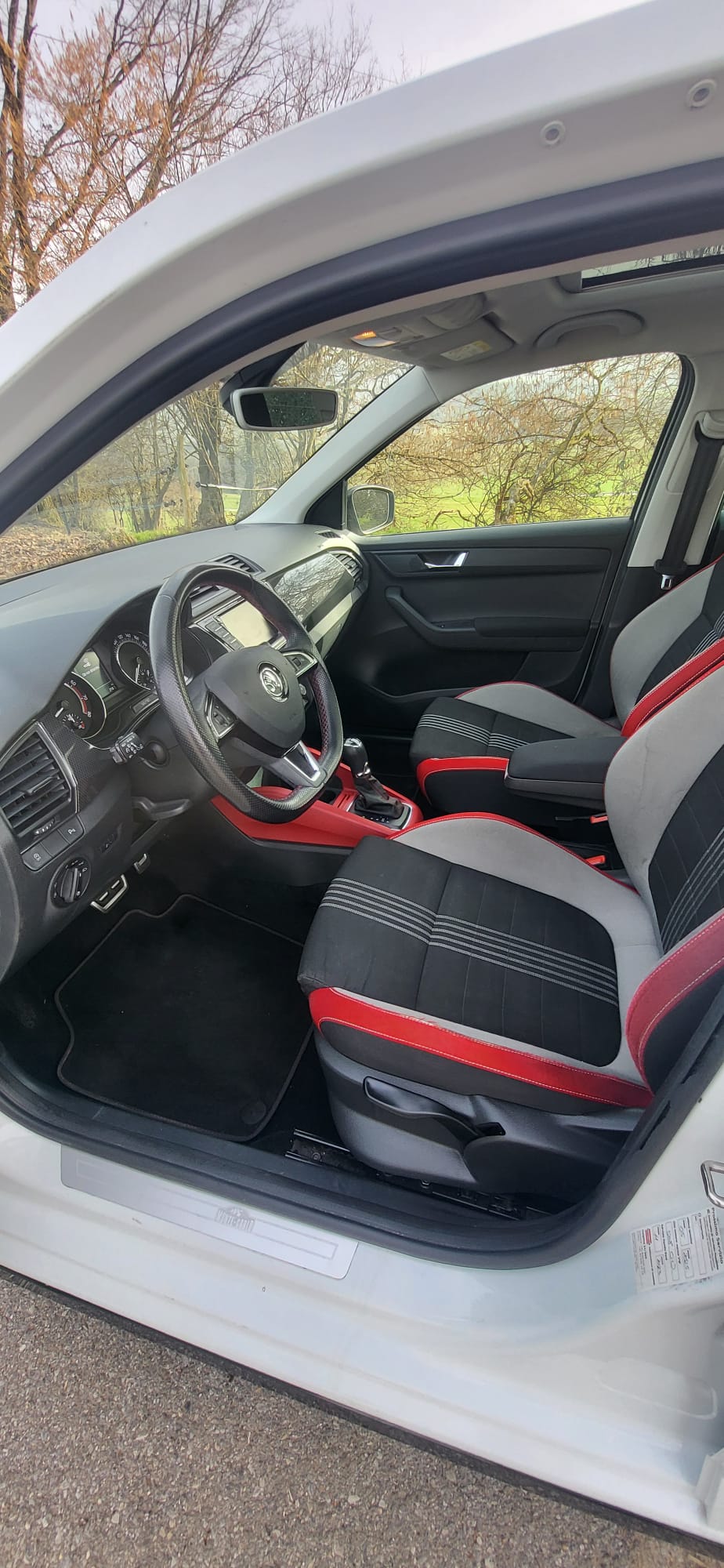 SKODA Fabia 1.2 TSI Monte Carlo DSG-image-9