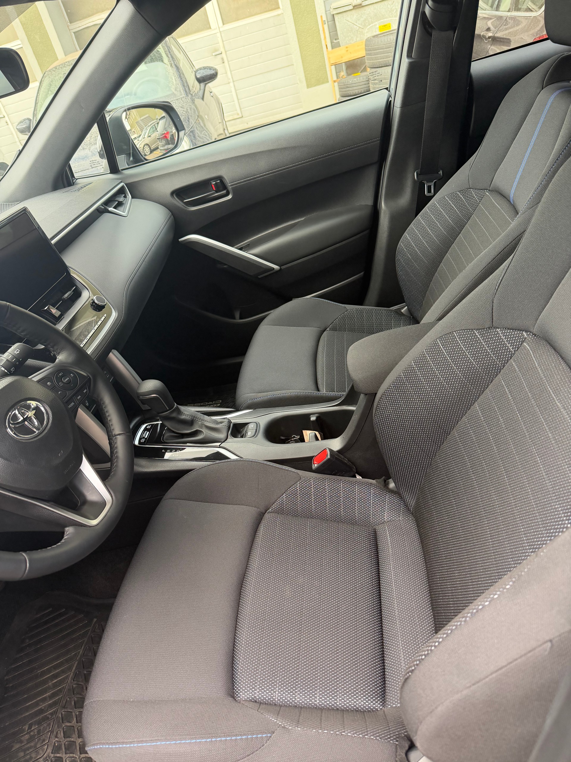 TOYOTA Corolla Cross 2.0 4WD Comfort e-CVT-image-7