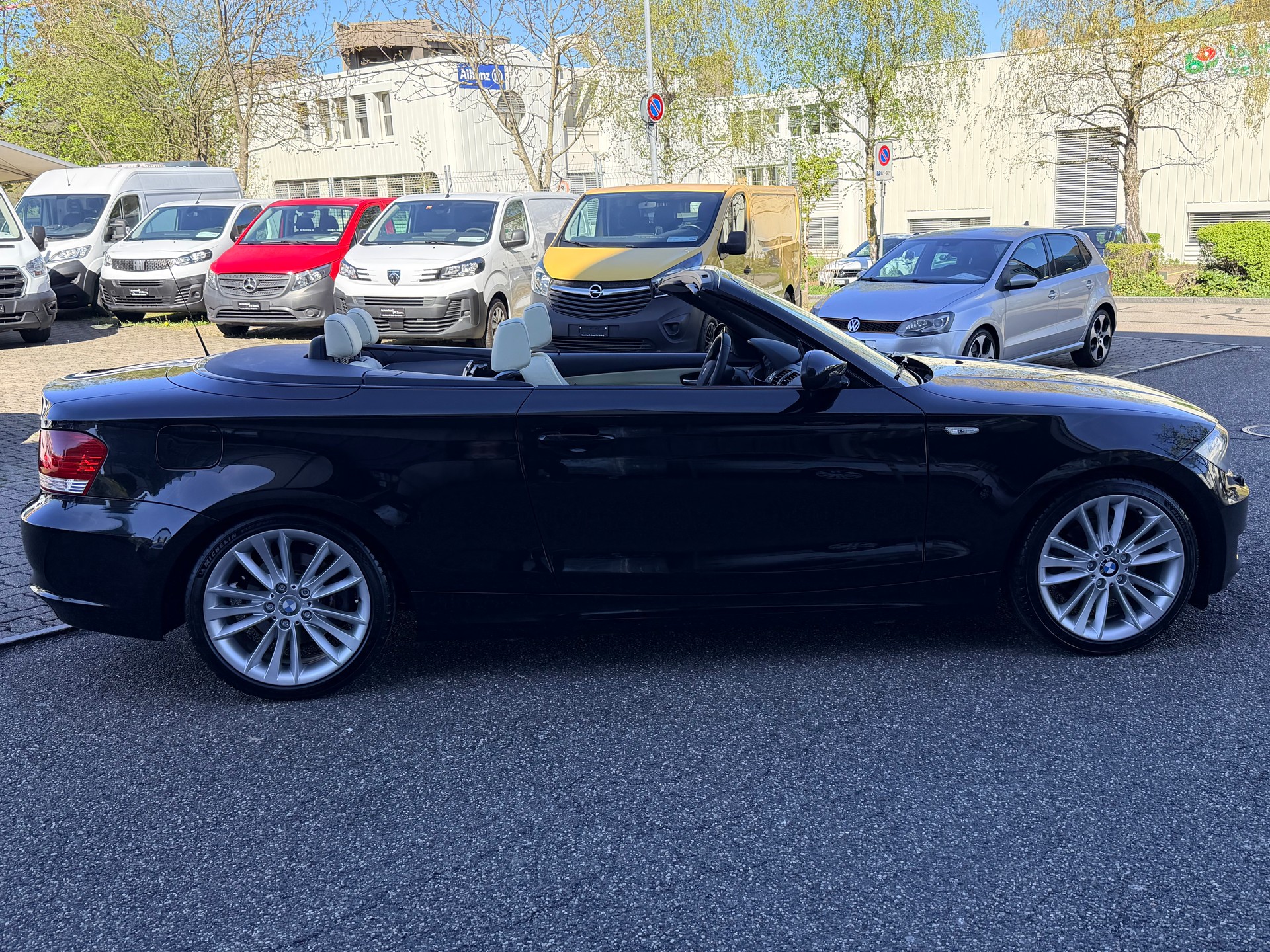 BMW 118i Cabrio-image-1