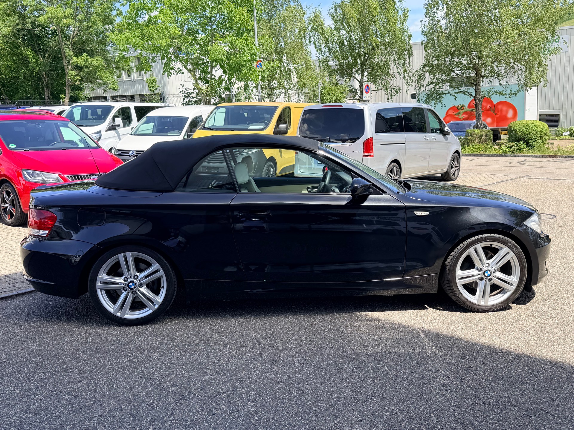 BMW 118i Cabrio-showroom-element-1