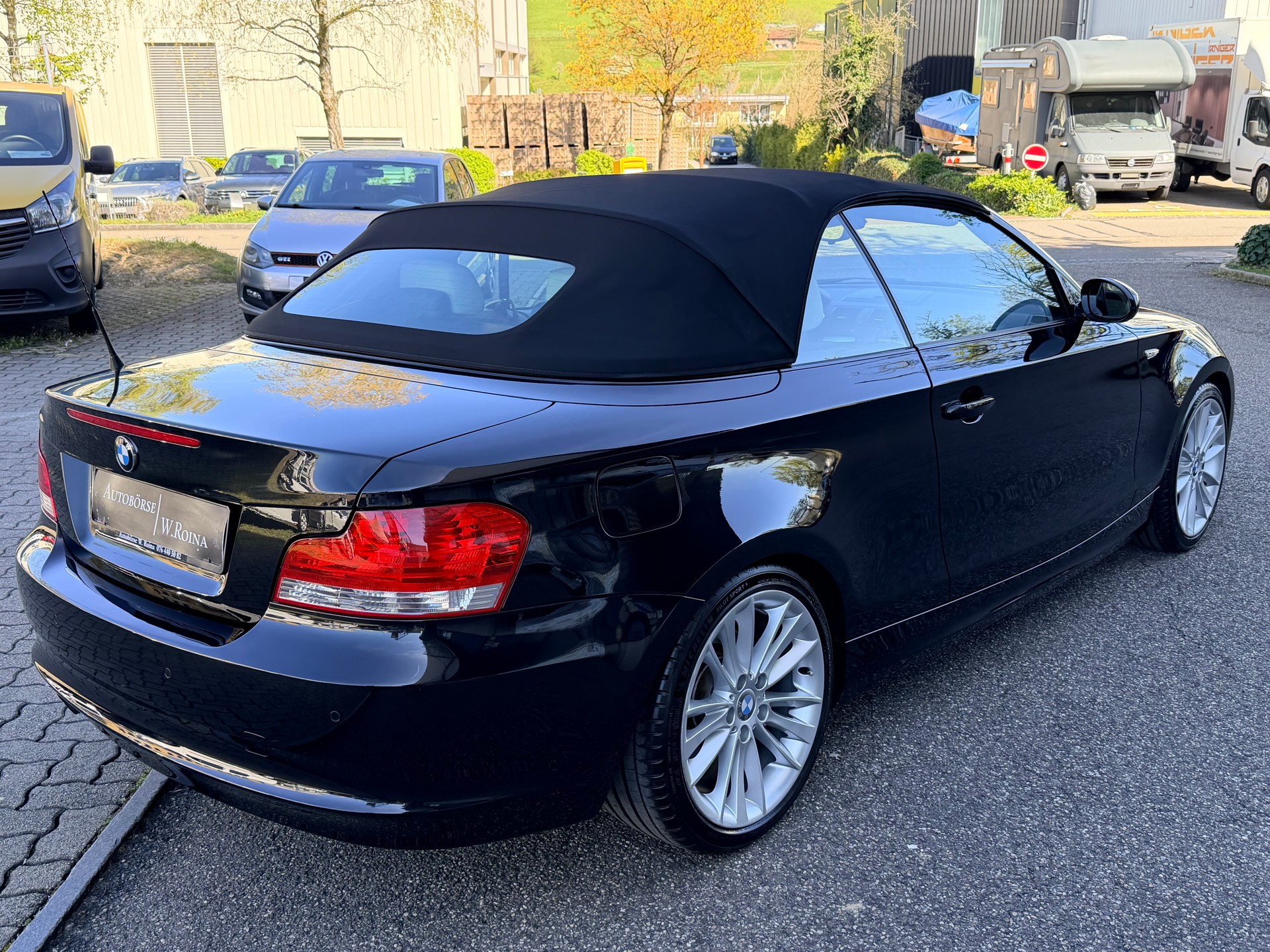 BMW 118i Cabrio-image-12