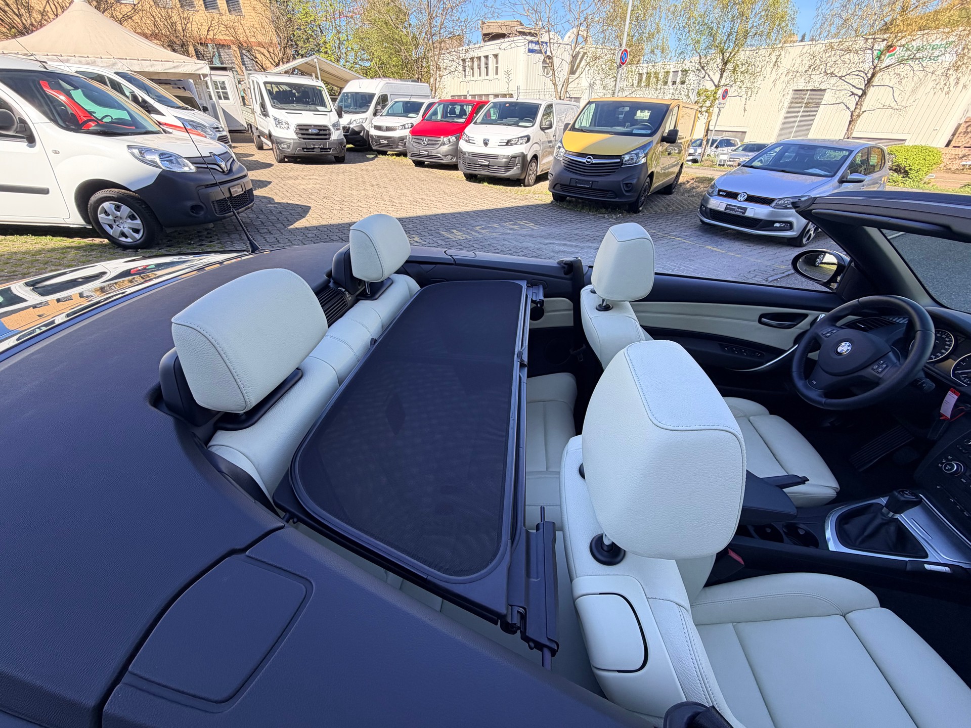 BMW 118i Cabrio-image-10