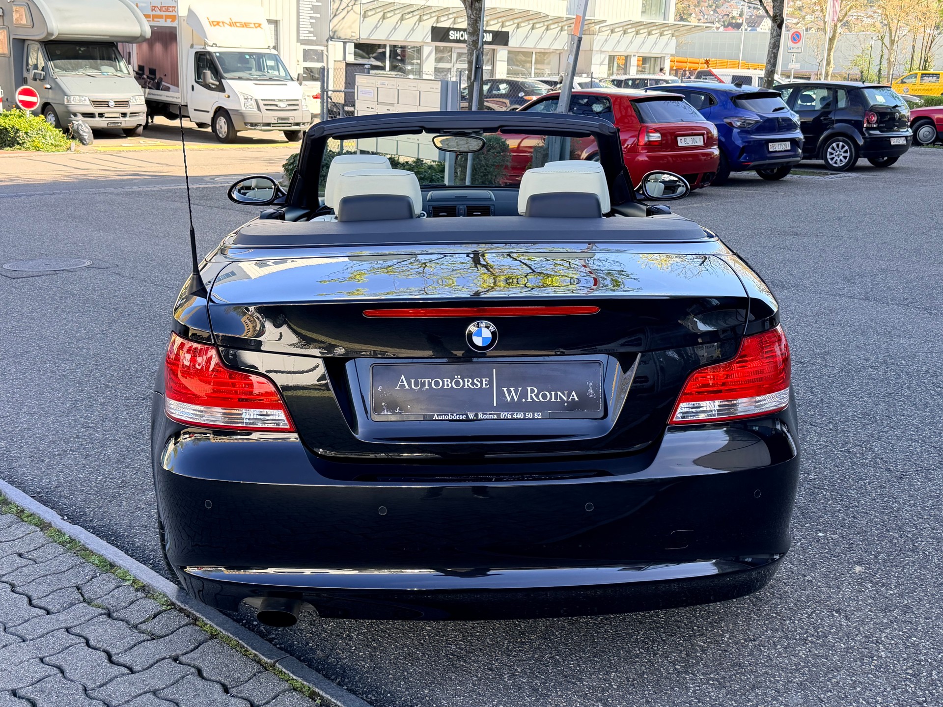 BMW 118i Cabrio-image-3