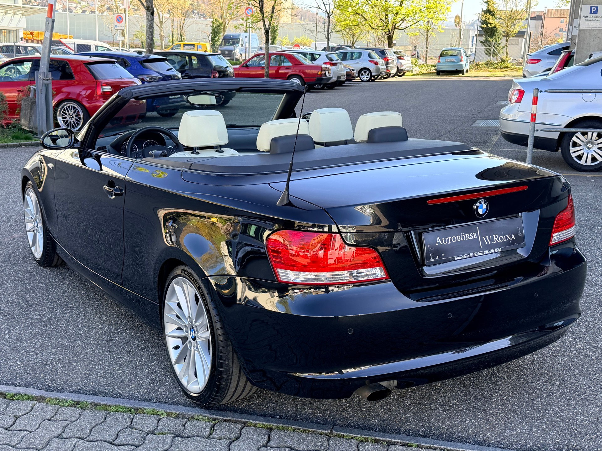 BMW 118i Cabrio-image-4