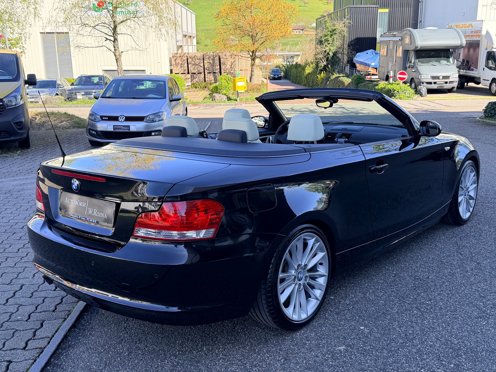 BMW 118i Cabrio-image-2
