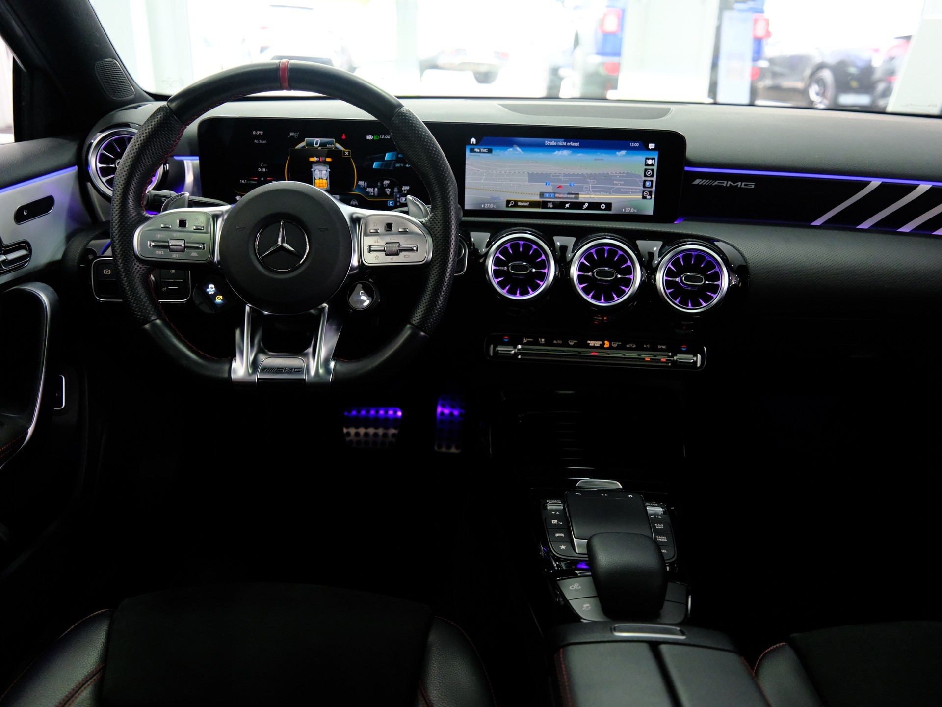 MERCEDES-BENZ A 35 AMG 4Matic Speedshift-image-12