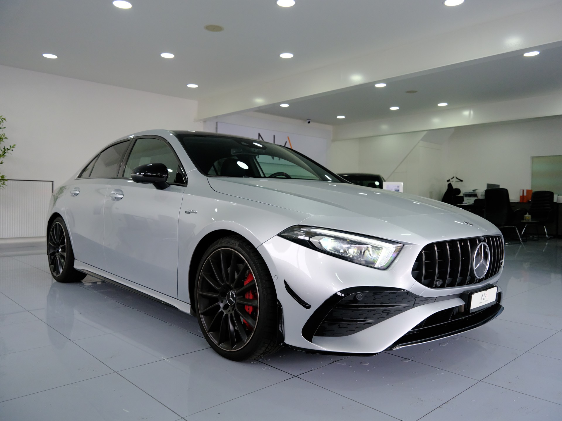 MERCEDES-BENZ A 35 AMG 4Matic Speedshift-image-1