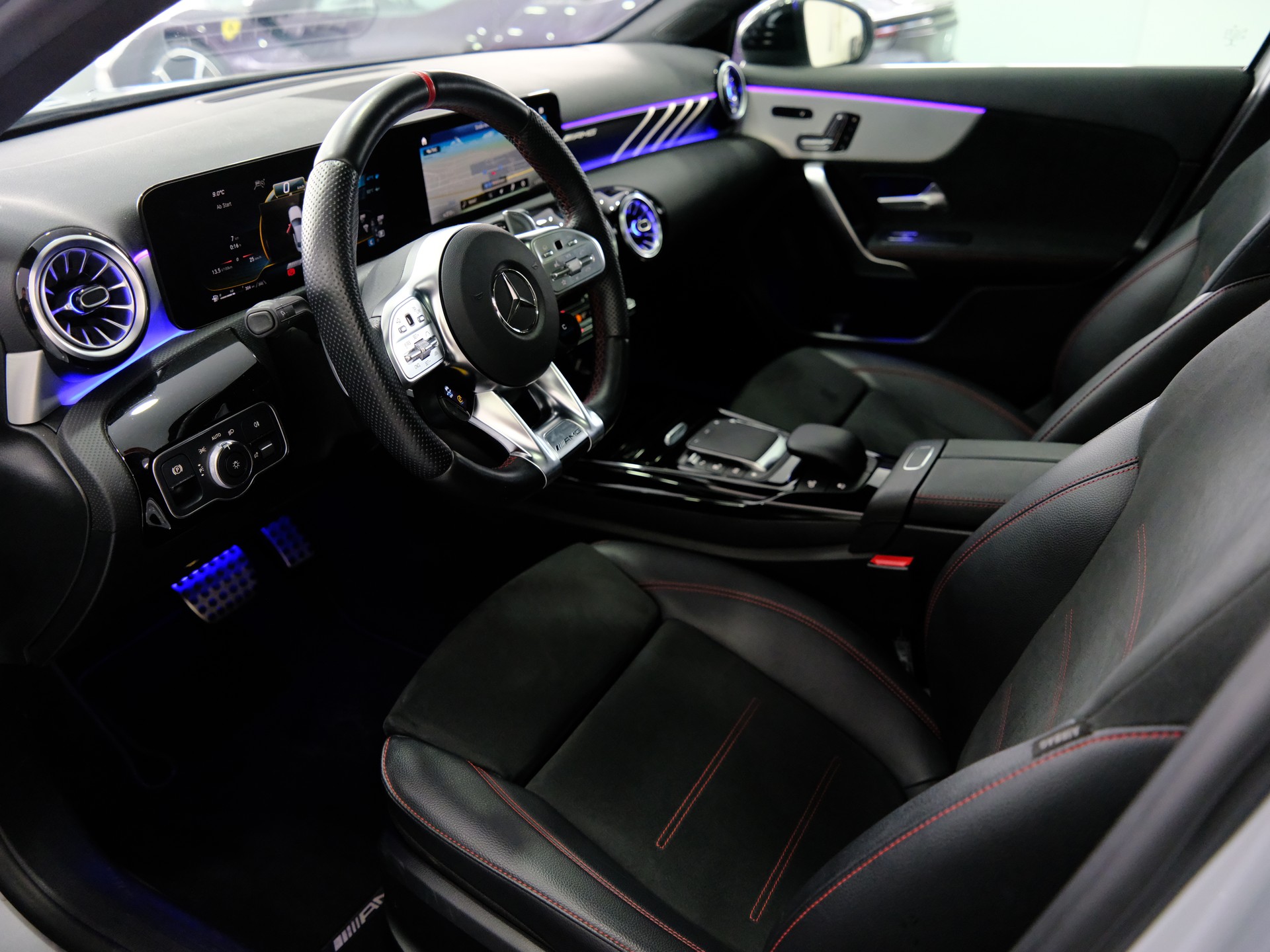 MERCEDES-BENZ A 35 AMG 4Matic Speedshift-image-9