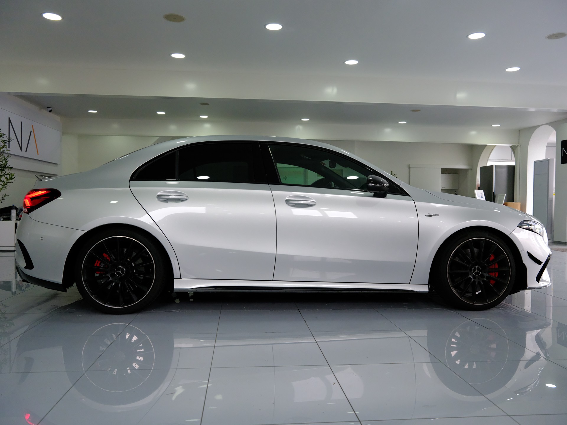MERCEDES-BENZ A 35 AMG 4Matic Speedshift-image-7