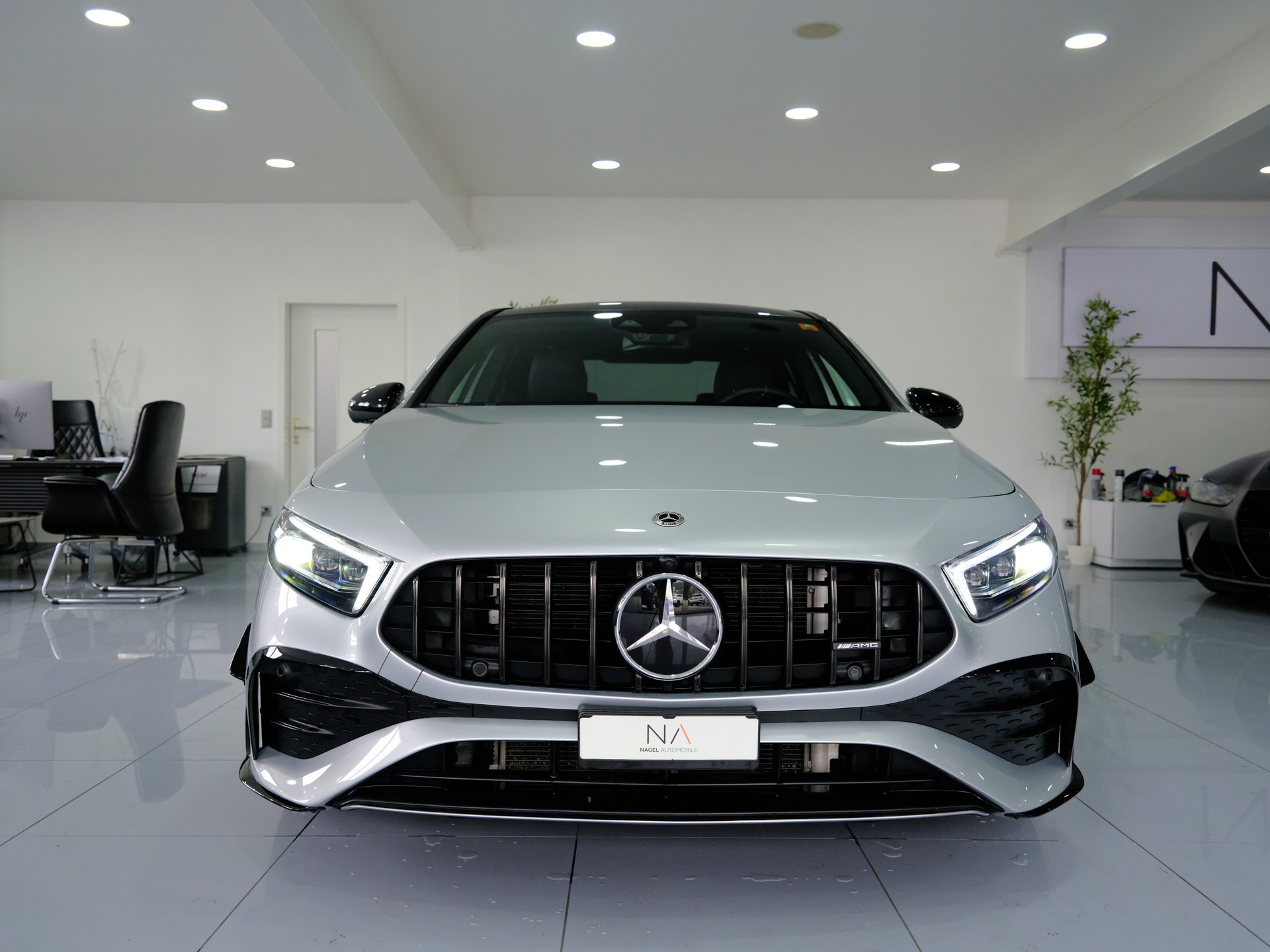 MERCEDES-BENZ A 35 AMG 4Matic Speedshift-image-2