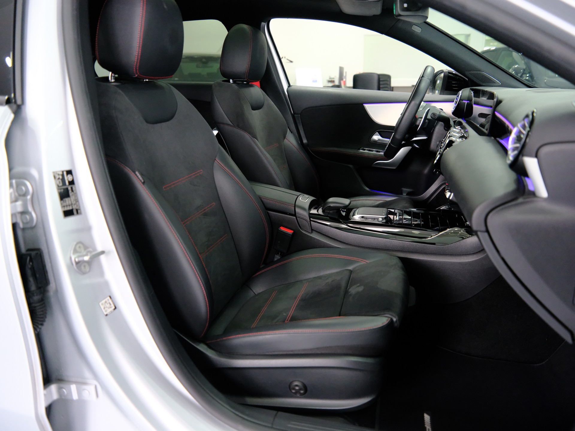 MERCEDES-BENZ A 35 AMG 4Matic Speedshift-image-15