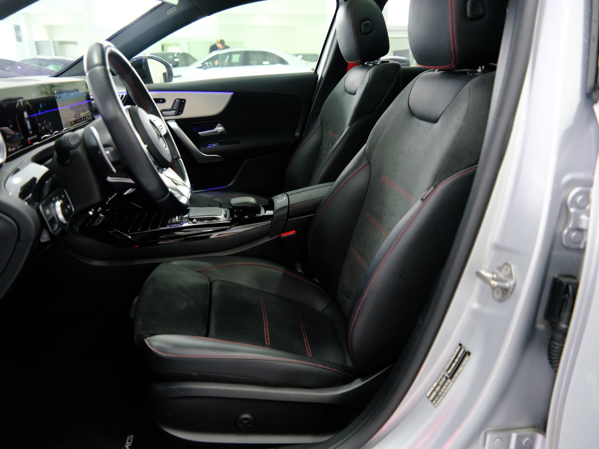 MERCEDES-BENZ A 35 AMG 4Matic Speedshift-image-10