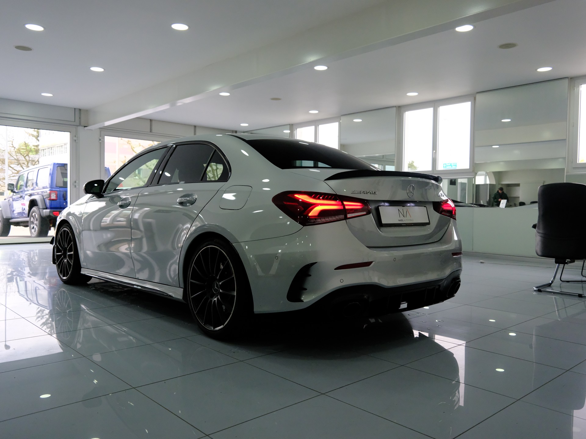 MERCEDES-BENZ A 35 AMG 4Matic Speedshift-image-4