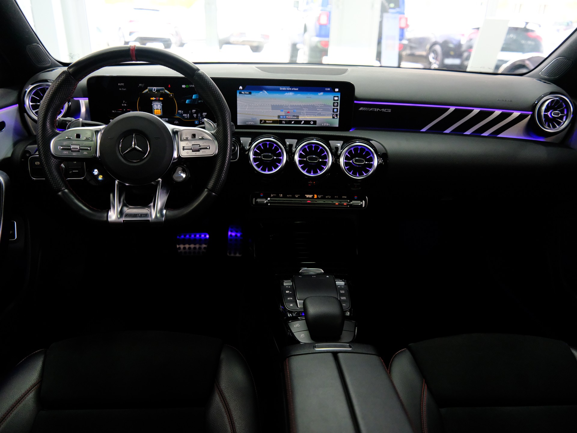 MERCEDES-BENZ A 35 AMG 4Matic Speedshift-image-13