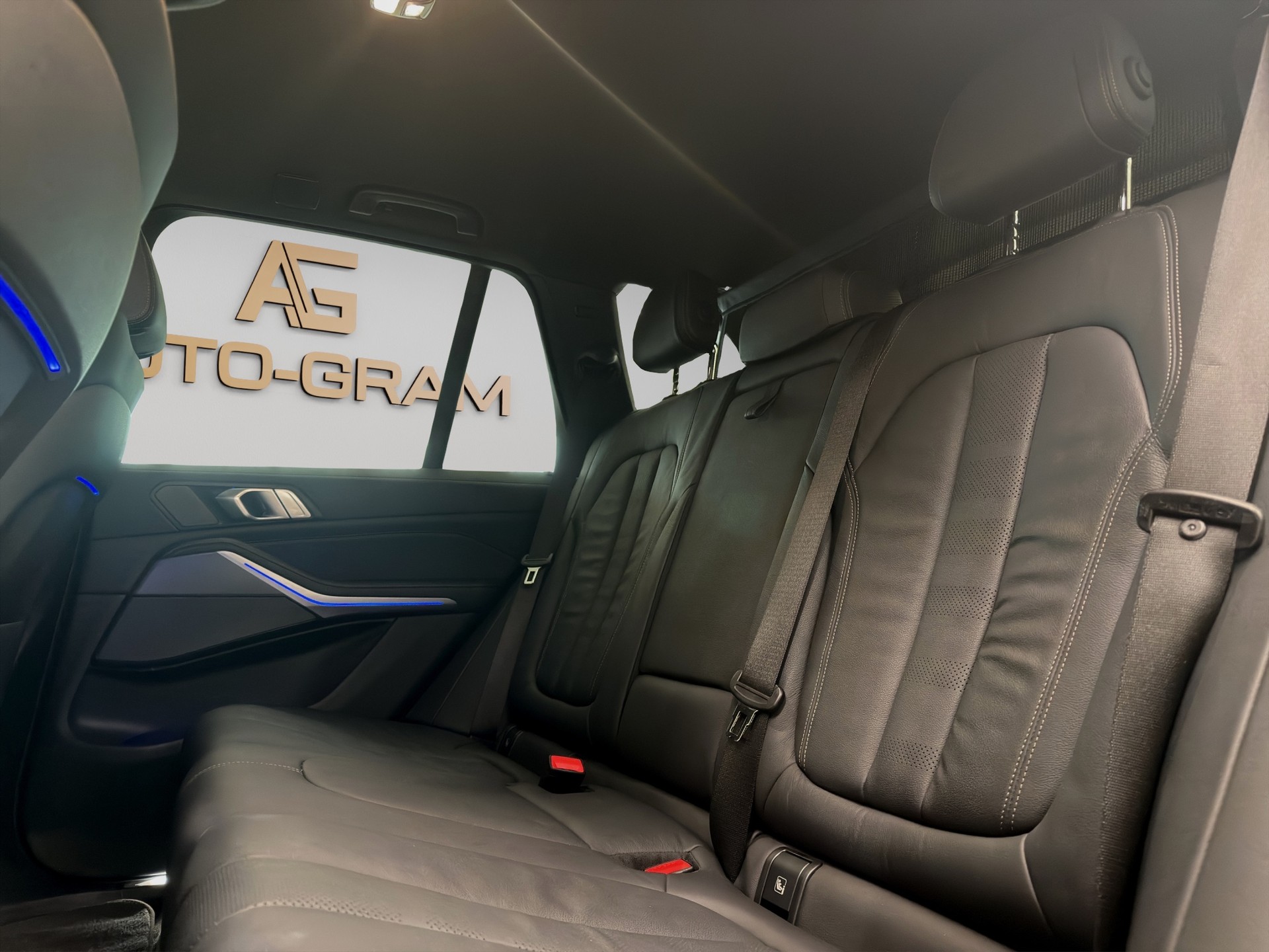 BMW X5 xDrive M50i Steptronic-image-15