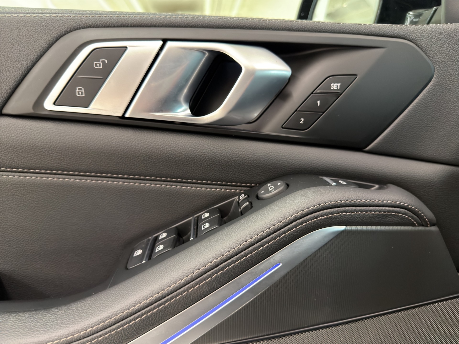 BMW X5 xDrive M50i Steptronic-image-22