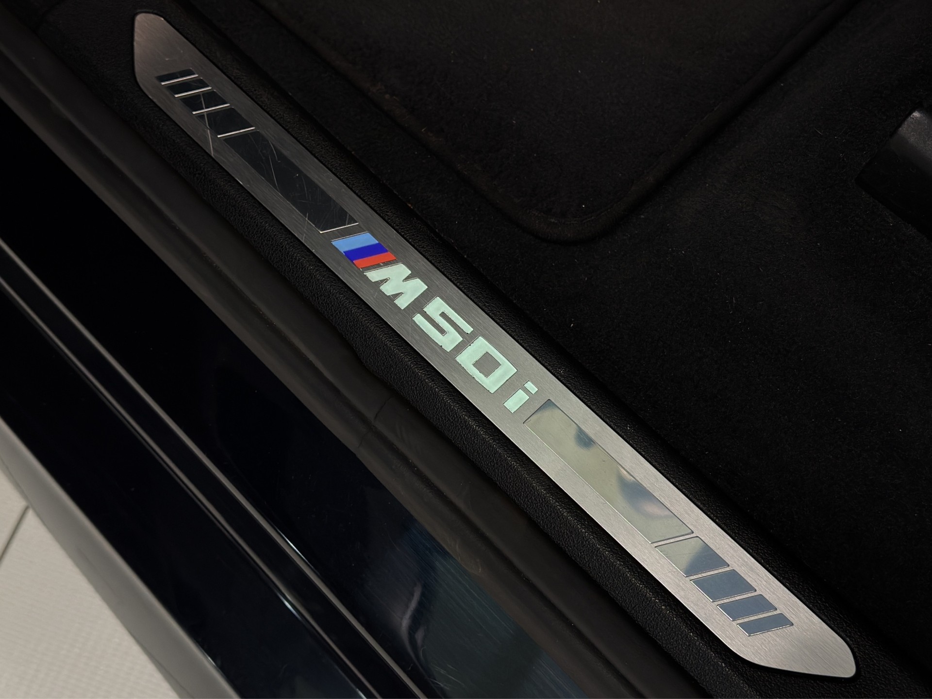 BMW X5 xDrive M50i Steptronic-image-23