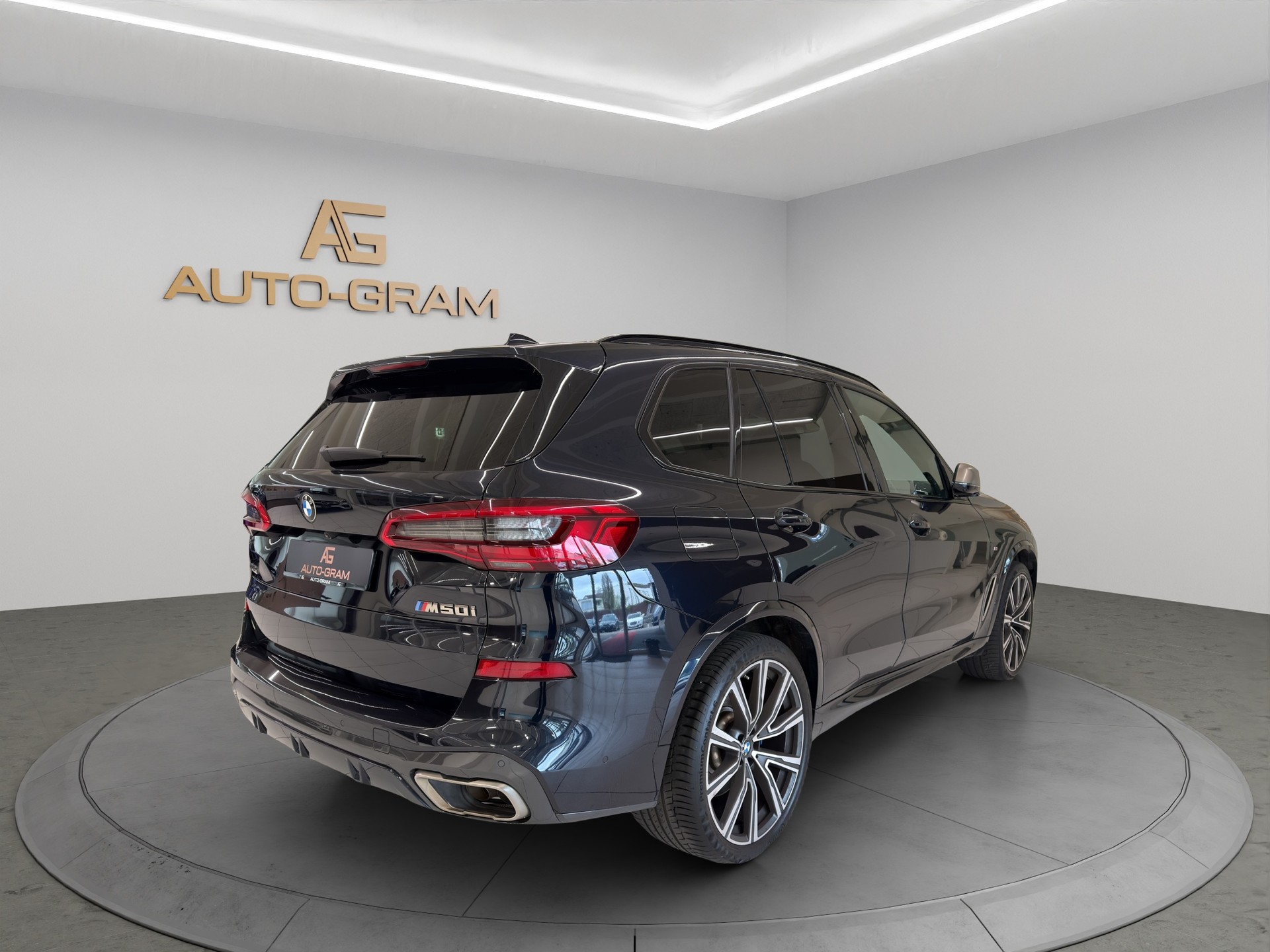 BMW X5 xDrive M50i Steptronic-image-4