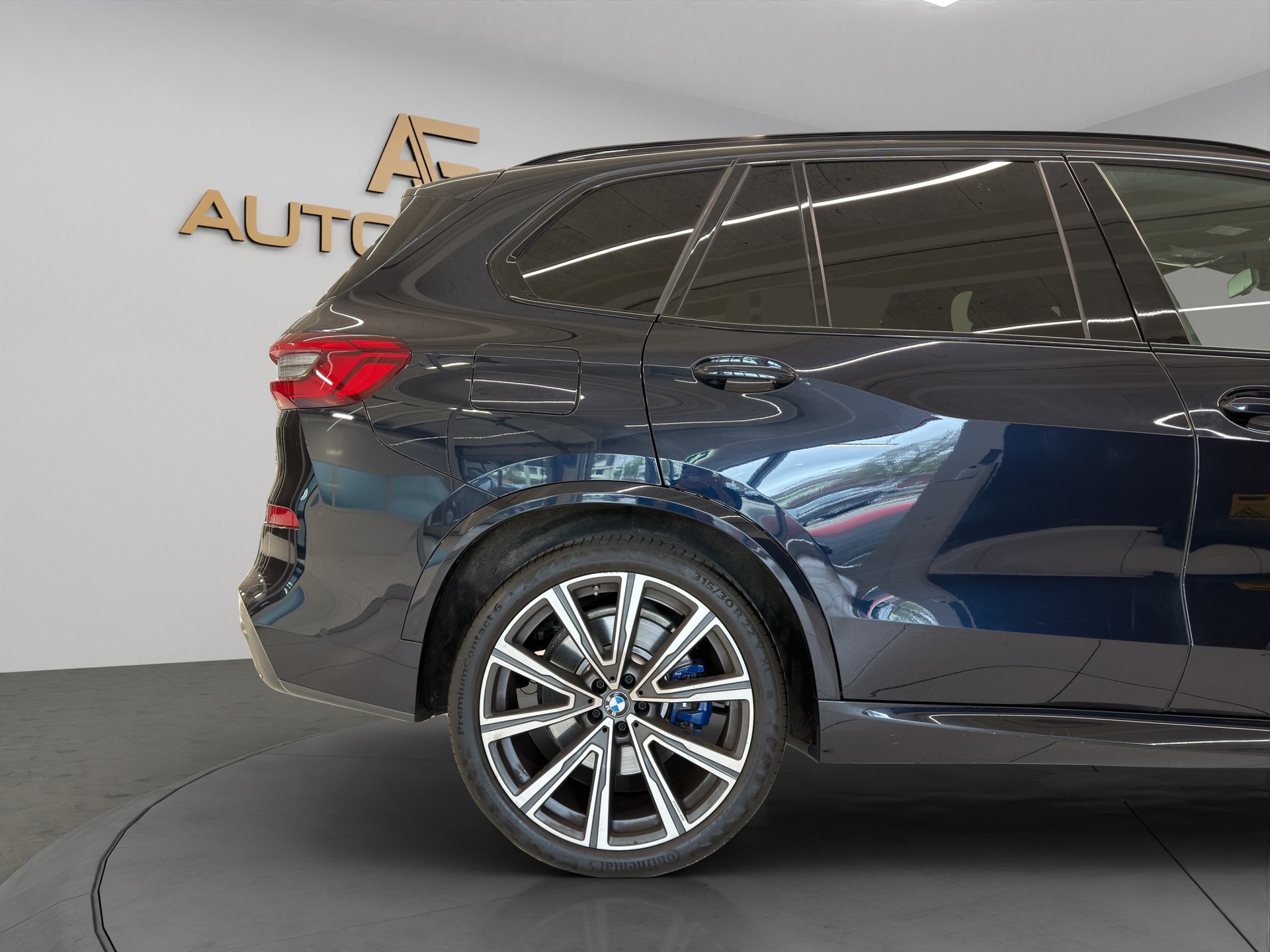 BMW X5 xDrive M50i Steptronic-image-9