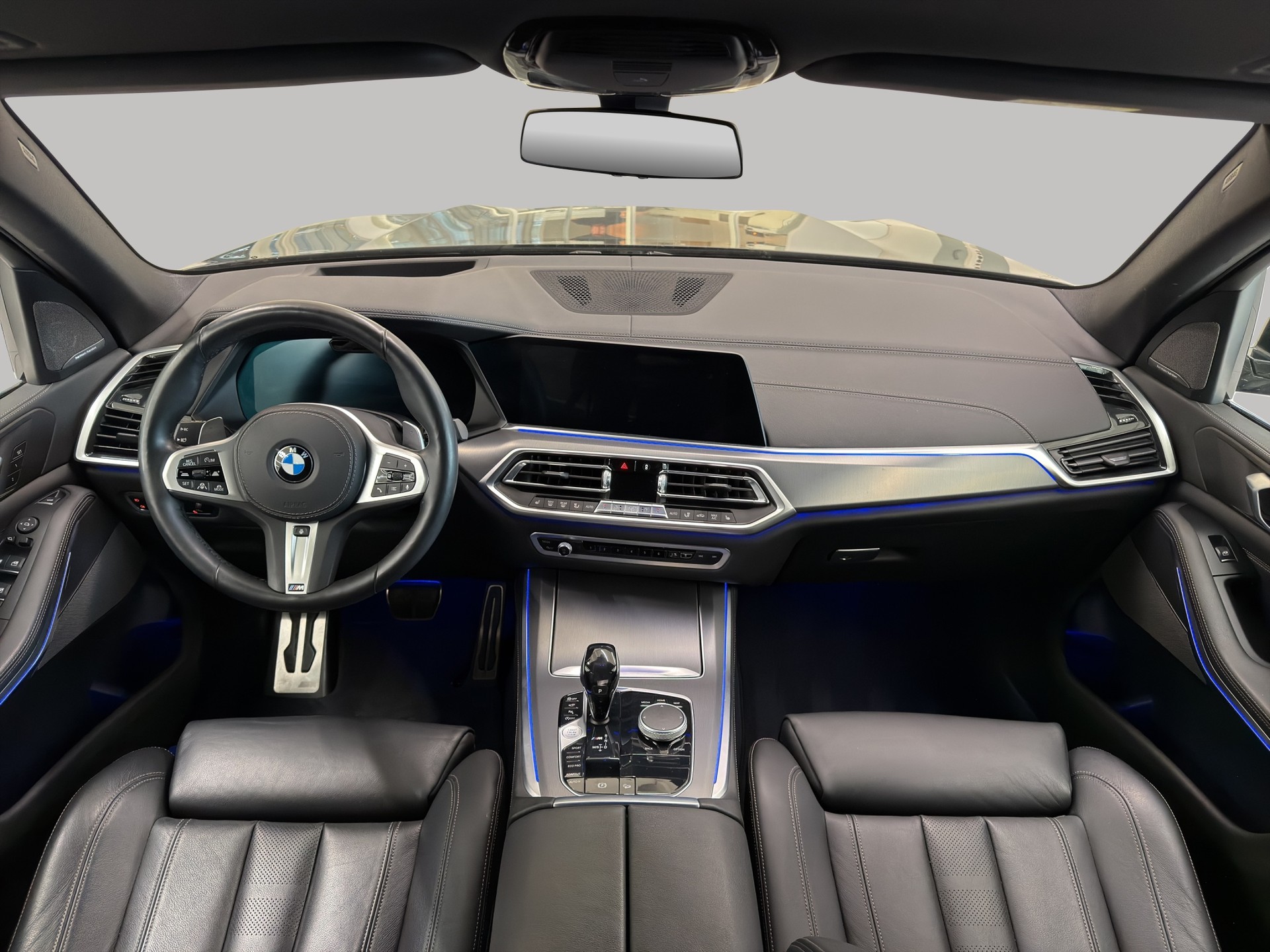 BMW X5 xDrive M50i Steptronic-image-16
