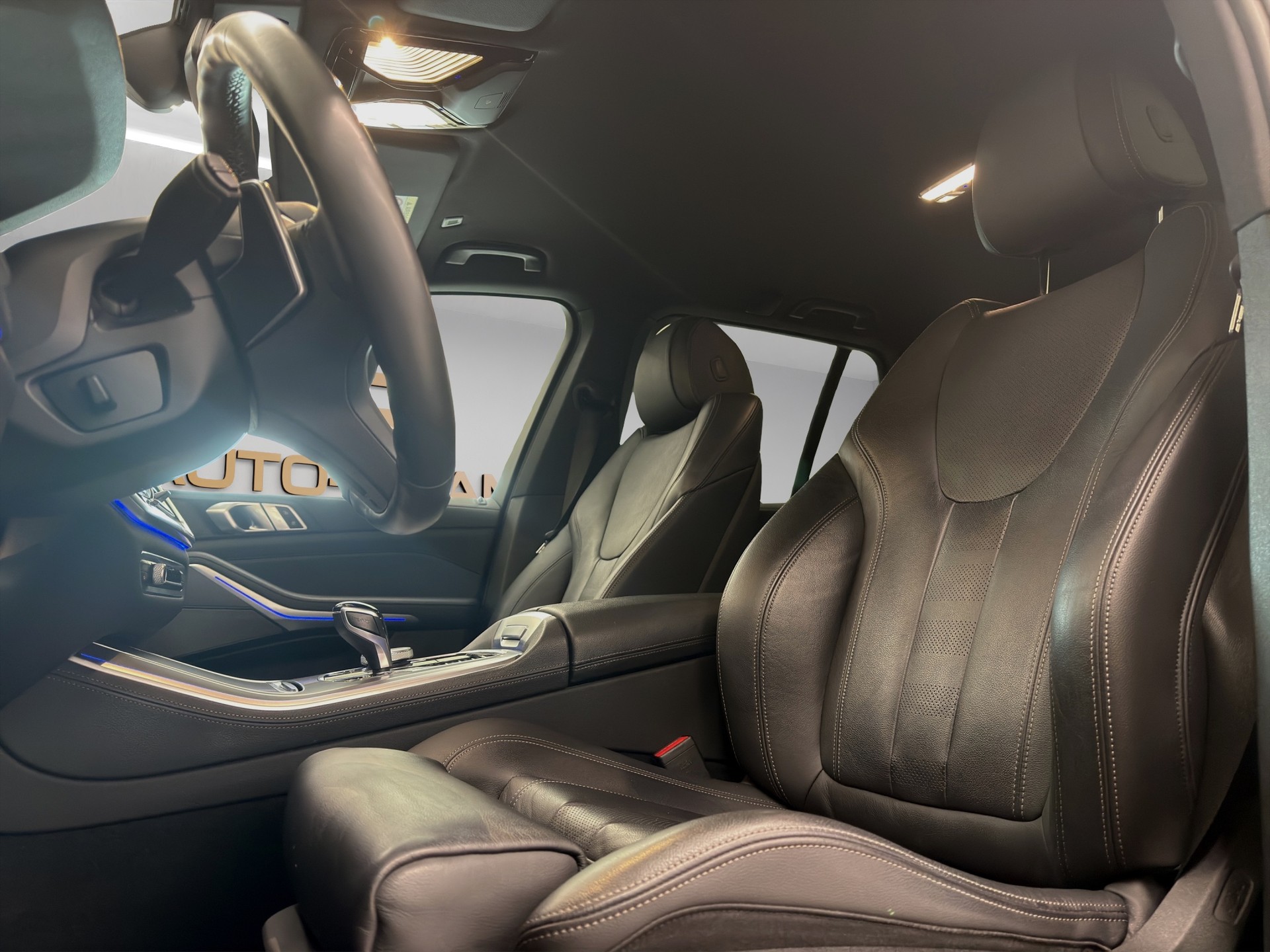 BMW X5 xDrive M50i Steptronic-image-13