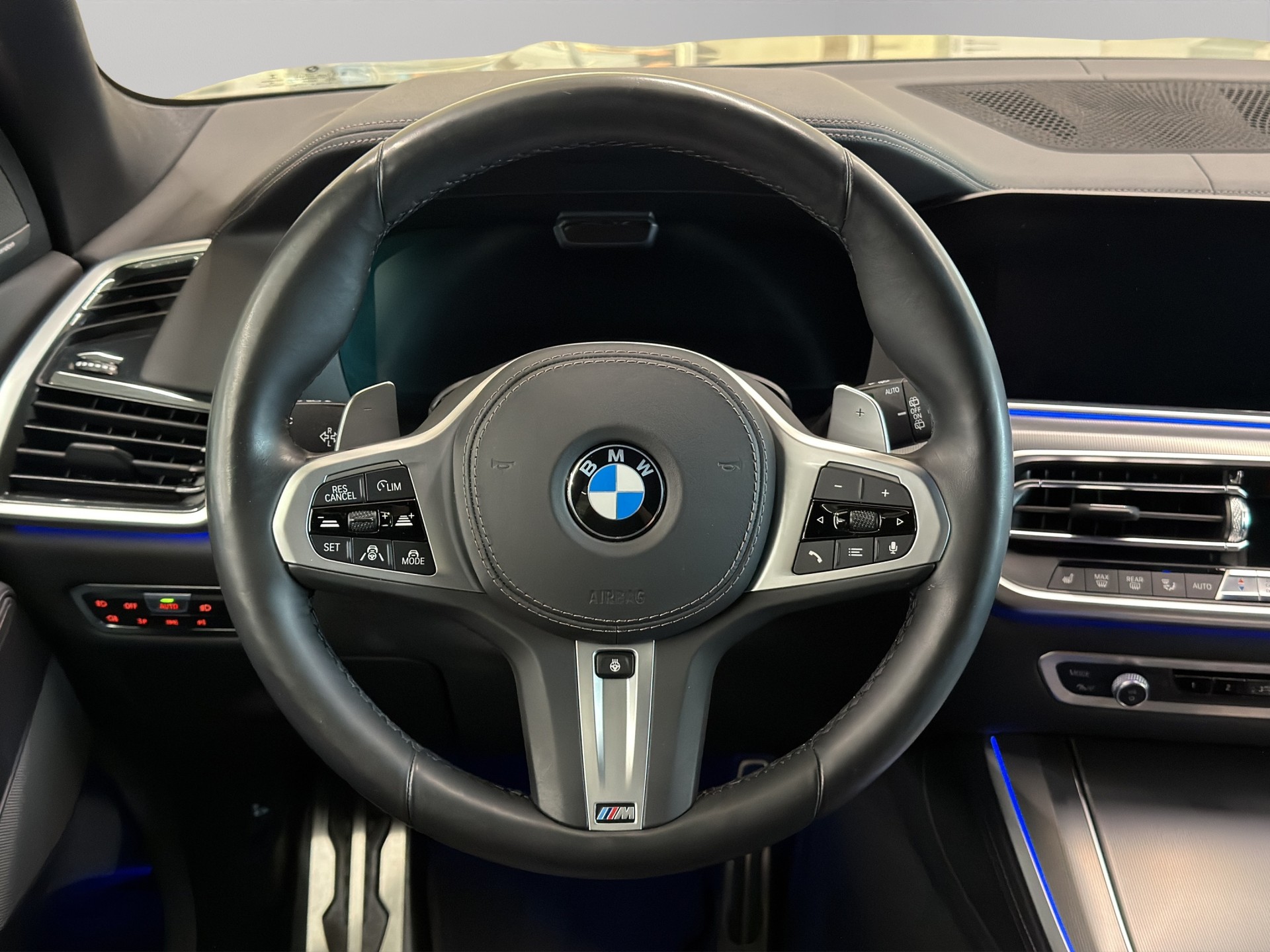 BMW X5 xDrive M50i Steptronic-image-17