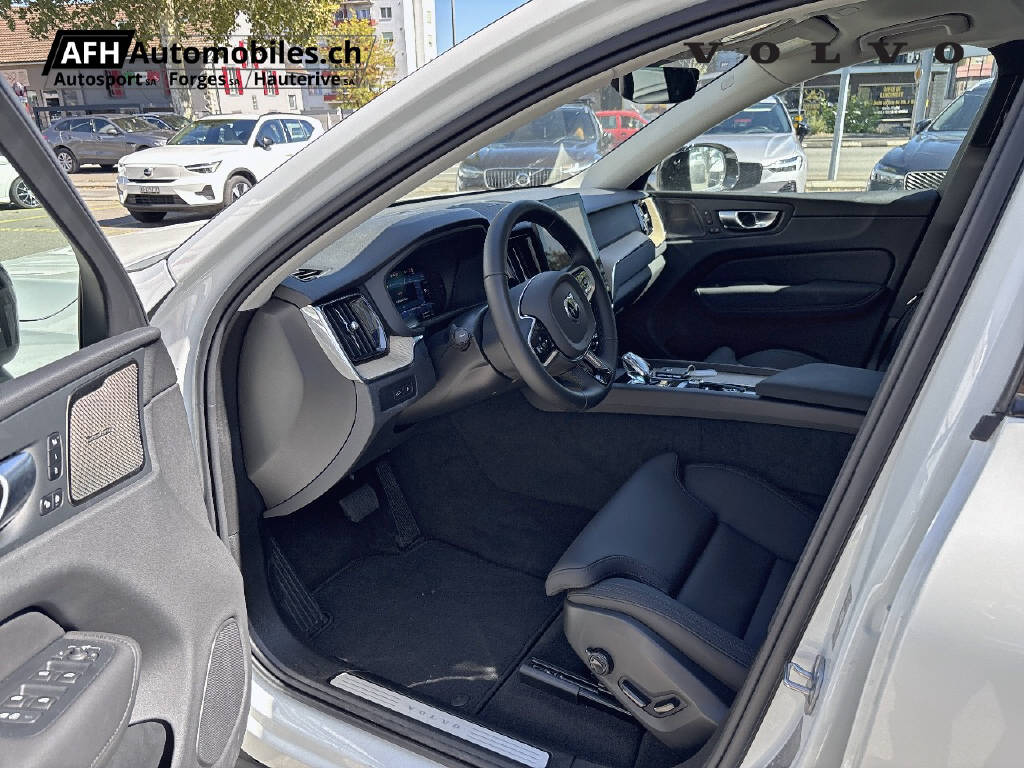 VOLVO XC60 2.0 T6 TE Plus Dark eAWD-image-9