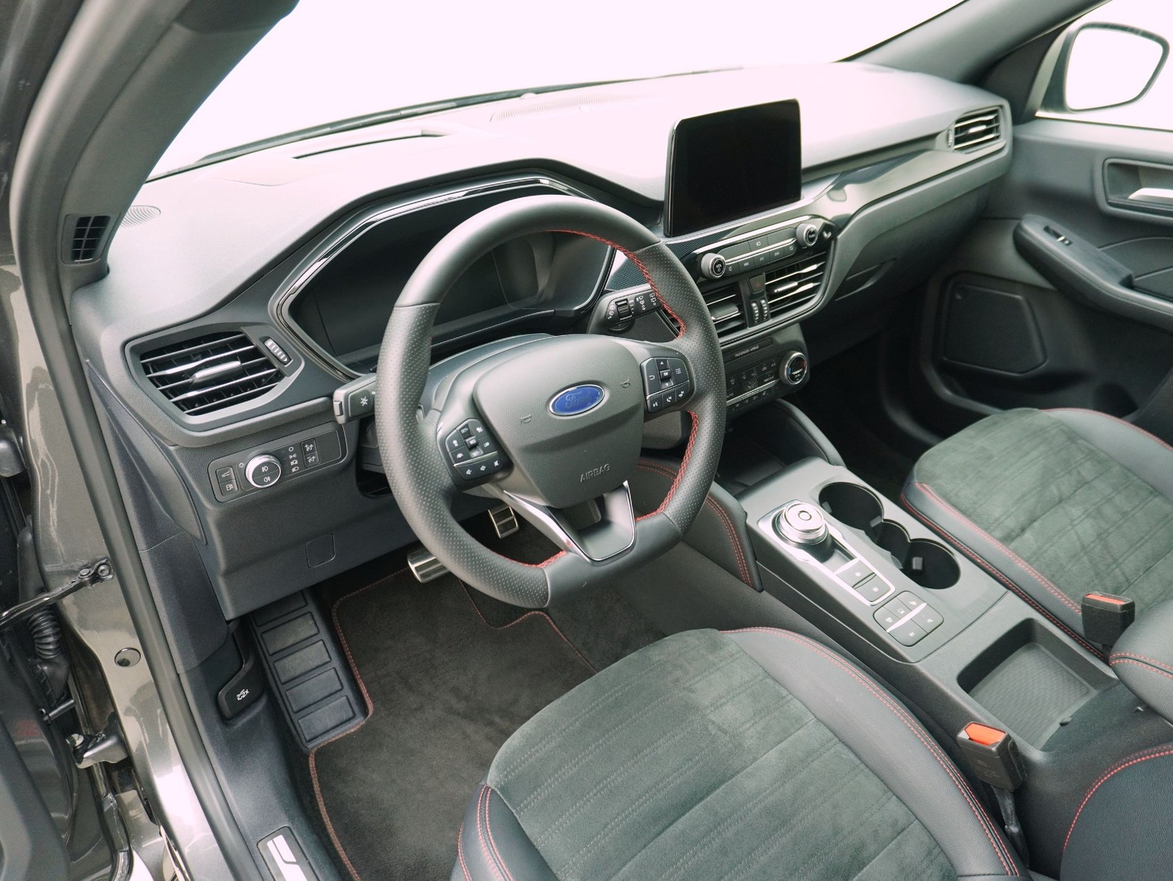 FORD Kuga 2.5 Plug-in Hybrid ST-Line X 2WD-image-7