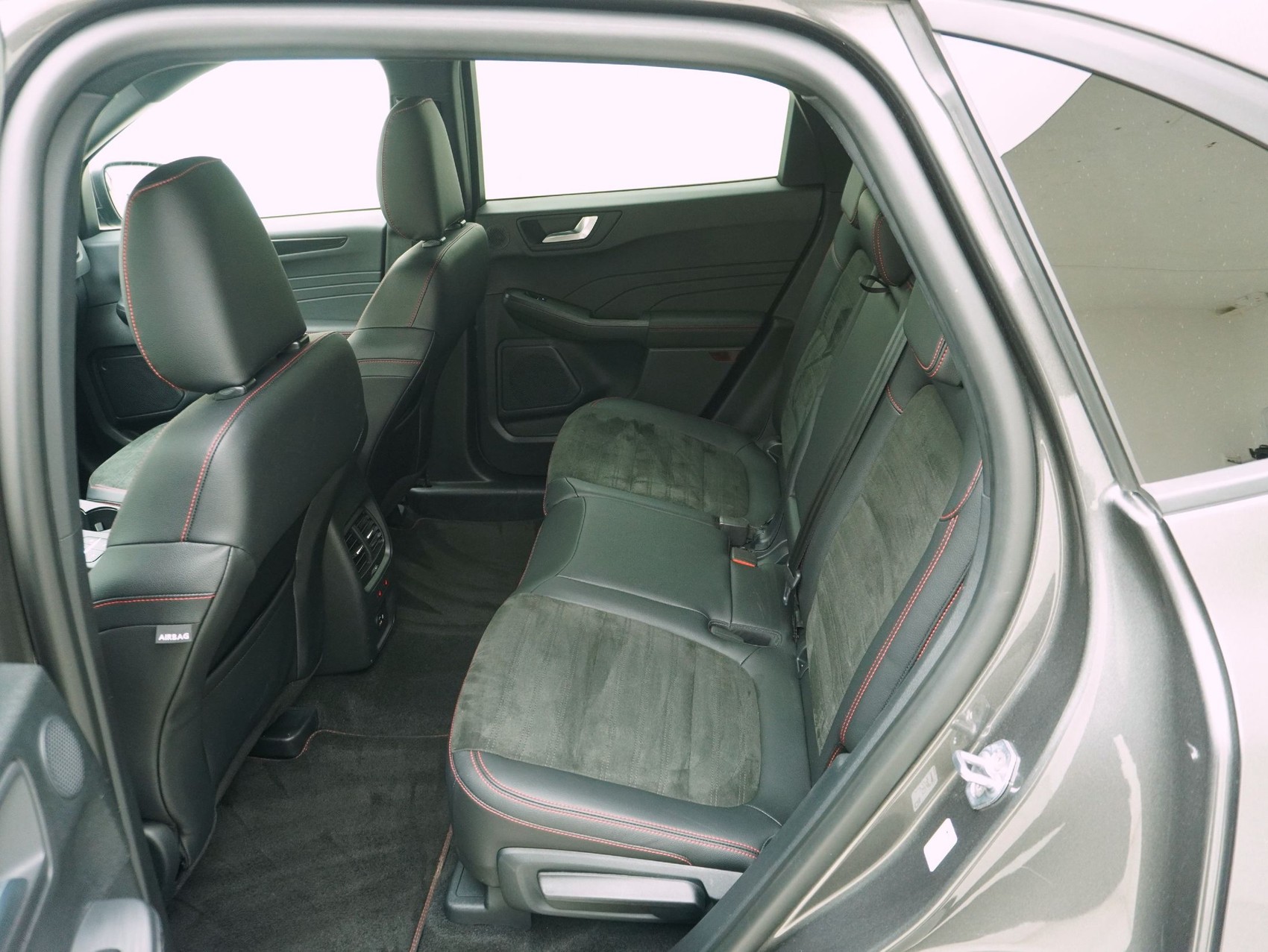 FORD Kuga 2.5 Plug-in Hybrid ST-Line X 2WD-image-10