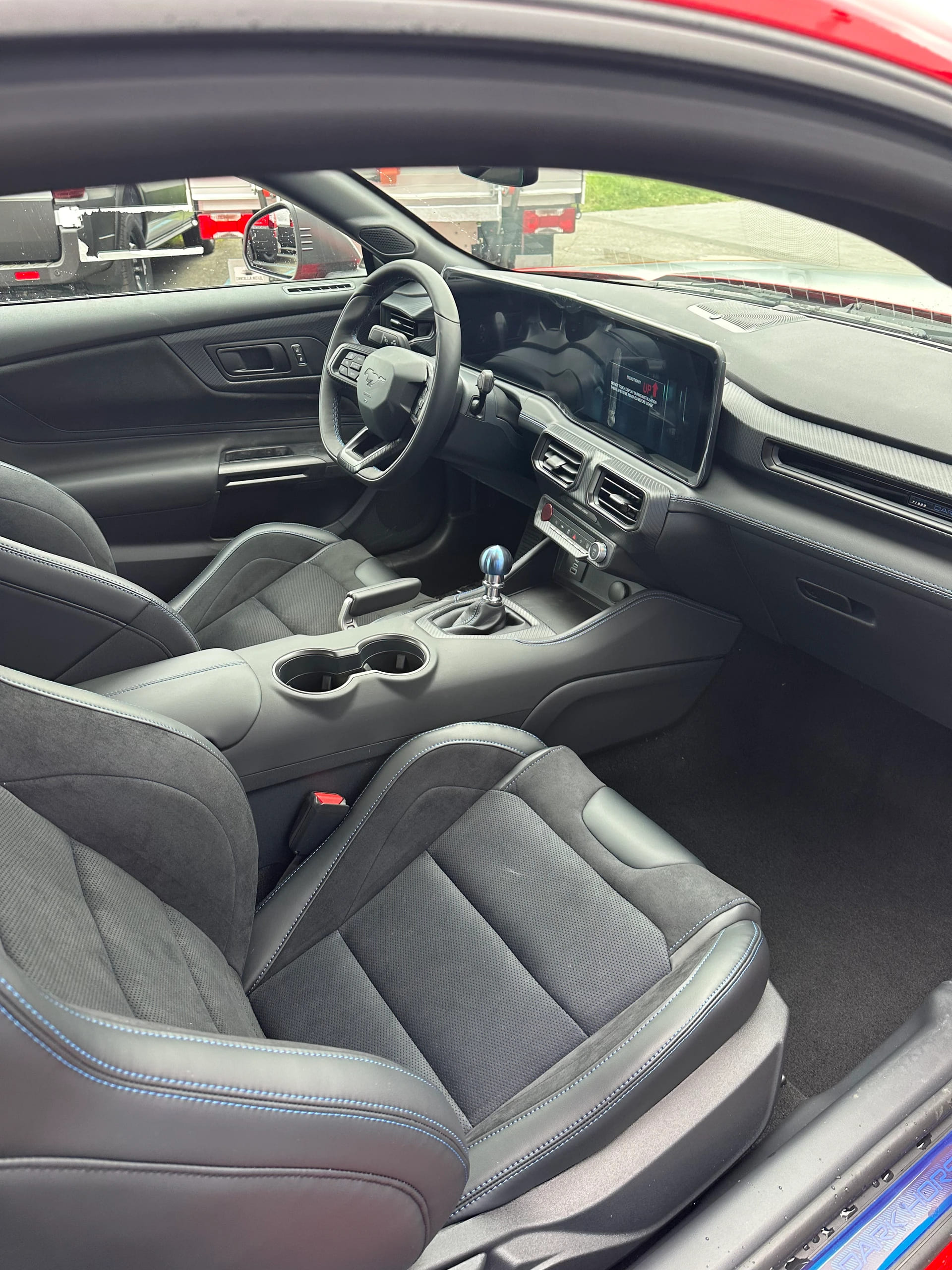 FORD Mustang Coupé 5.0 V8 Dark Hors Manuelle-image-12