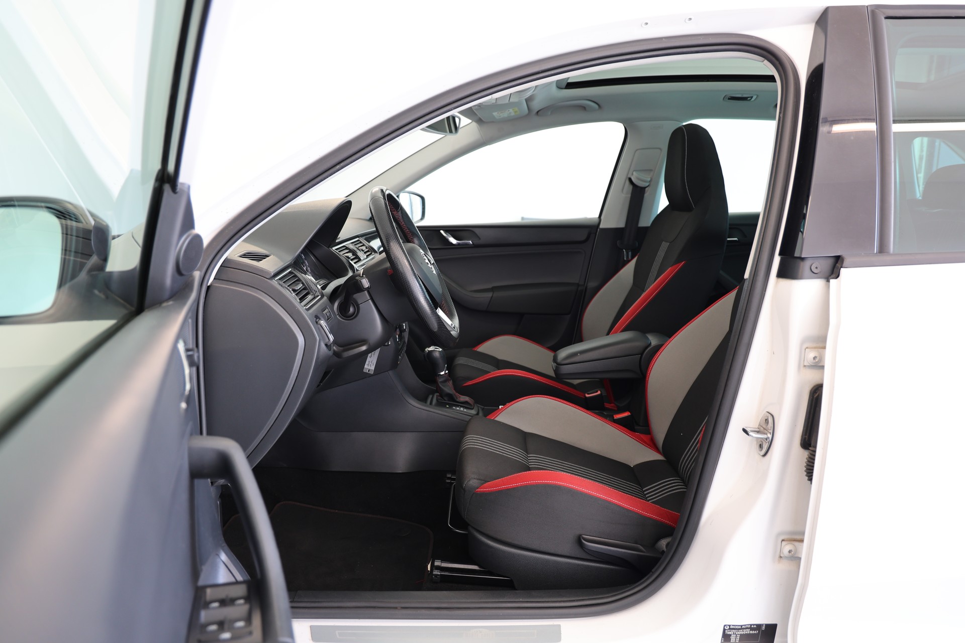SKODA Rapid Spaceback 1.4 TSI Monte Carlo DSG-image-5