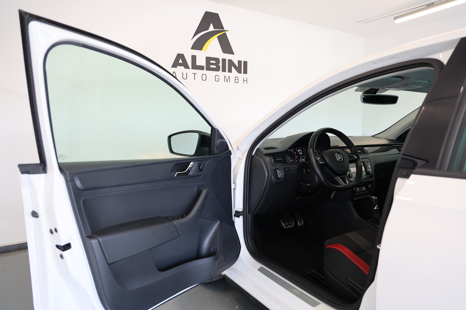 SKODA Rapid Spaceback 1.4 TSI Monte Carlo DSG-image-4