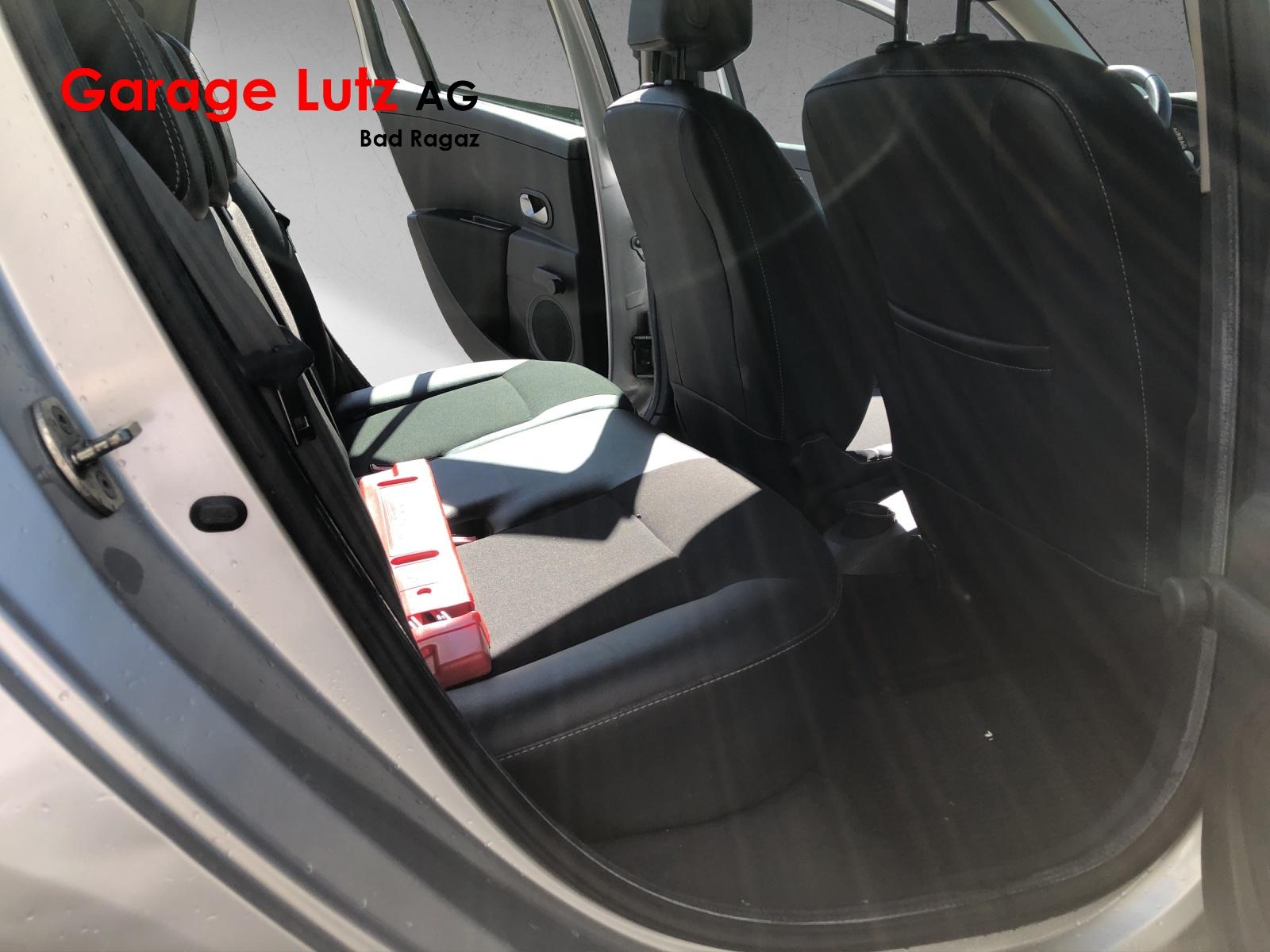 RENAULT Clio Grandtour 1.6 16V 20th Edition-image-7