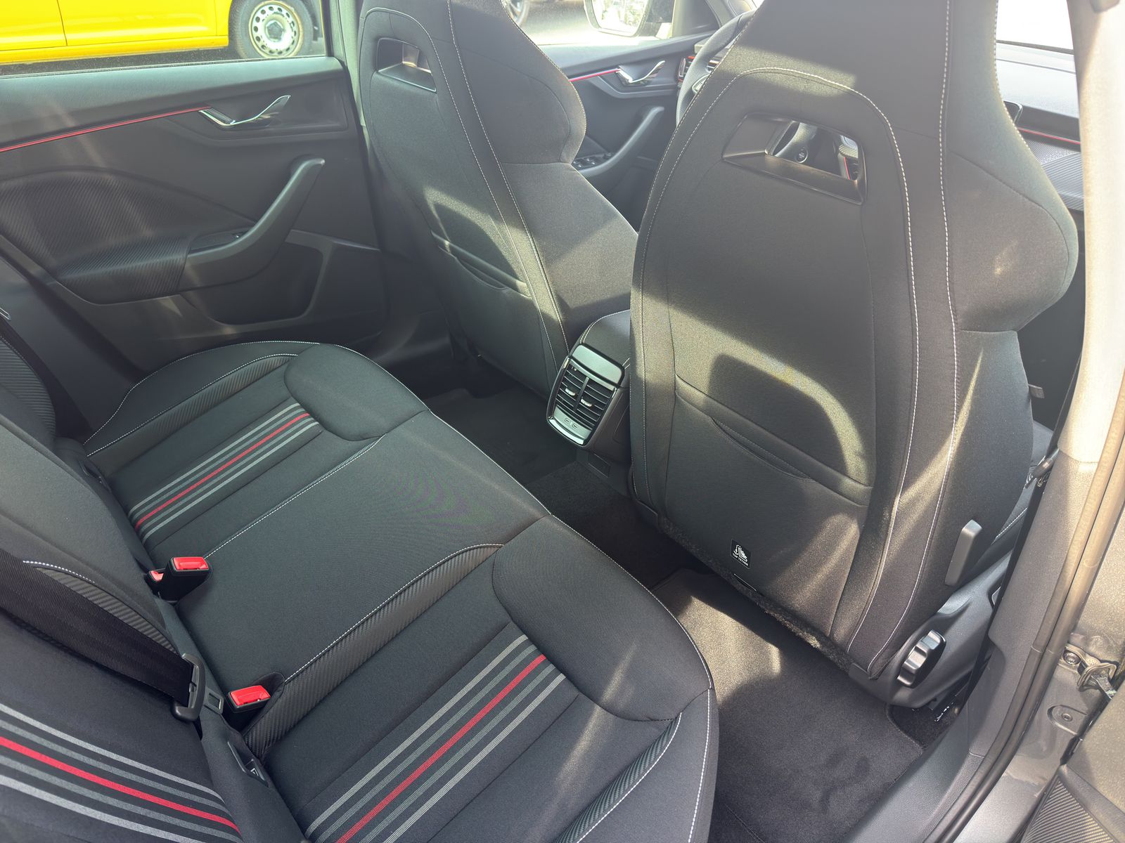 SKODA Kamiq 1.5 TSI Monte Carlo DSG-image-9