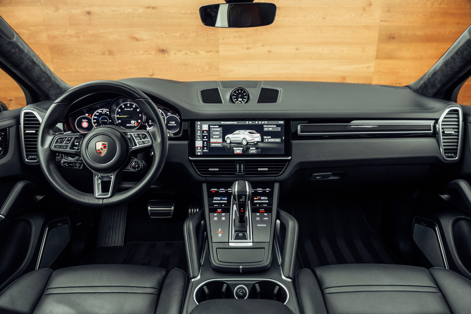PORSCHE Cayenne Turbo Coupé S E-Hybrid-image-4