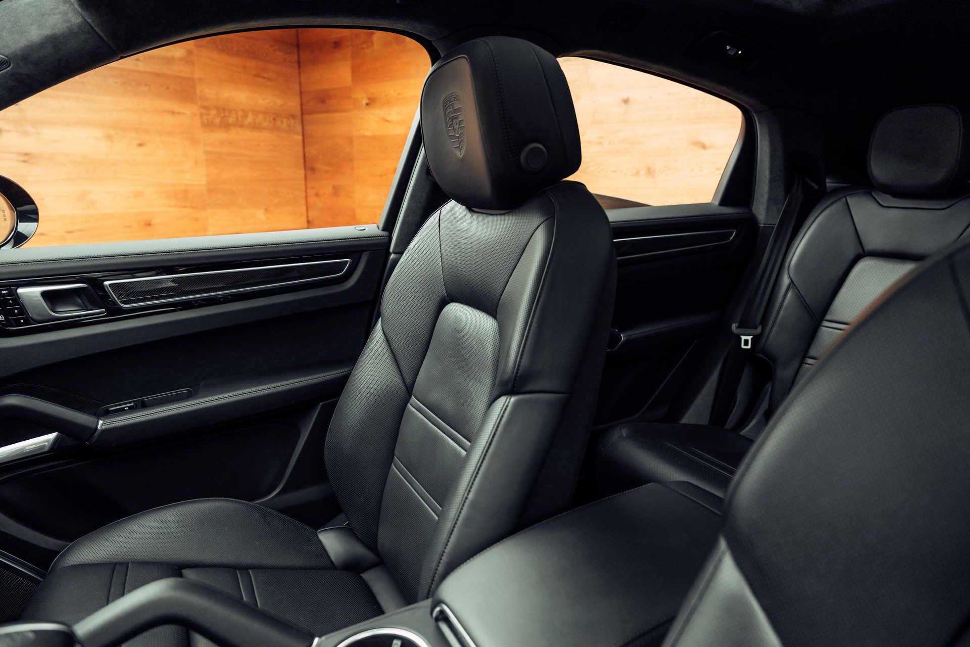 PORSCHE Cayenne Turbo Coupé S E-Hybrid-image-8