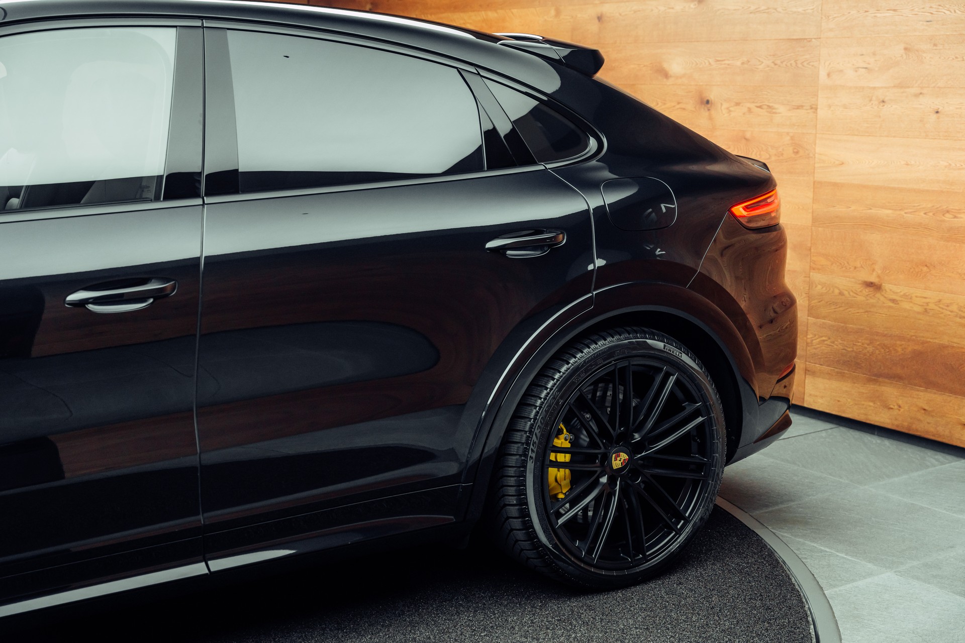 PORSCHE Cayenne Turbo Coupé S E-Hybrid-image-21