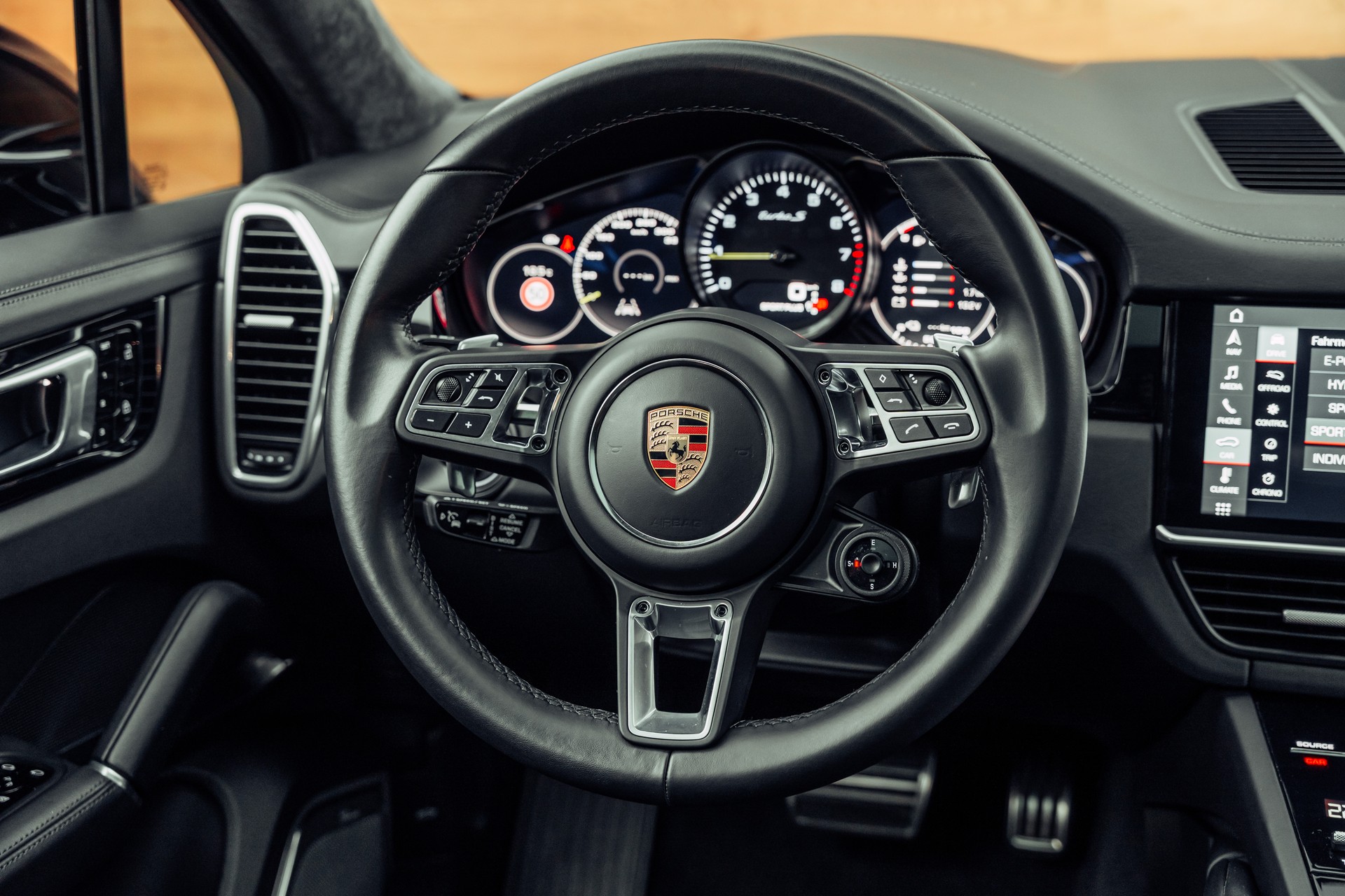 PORSCHE Cayenne Turbo Coupé S E-Hybrid-image-16