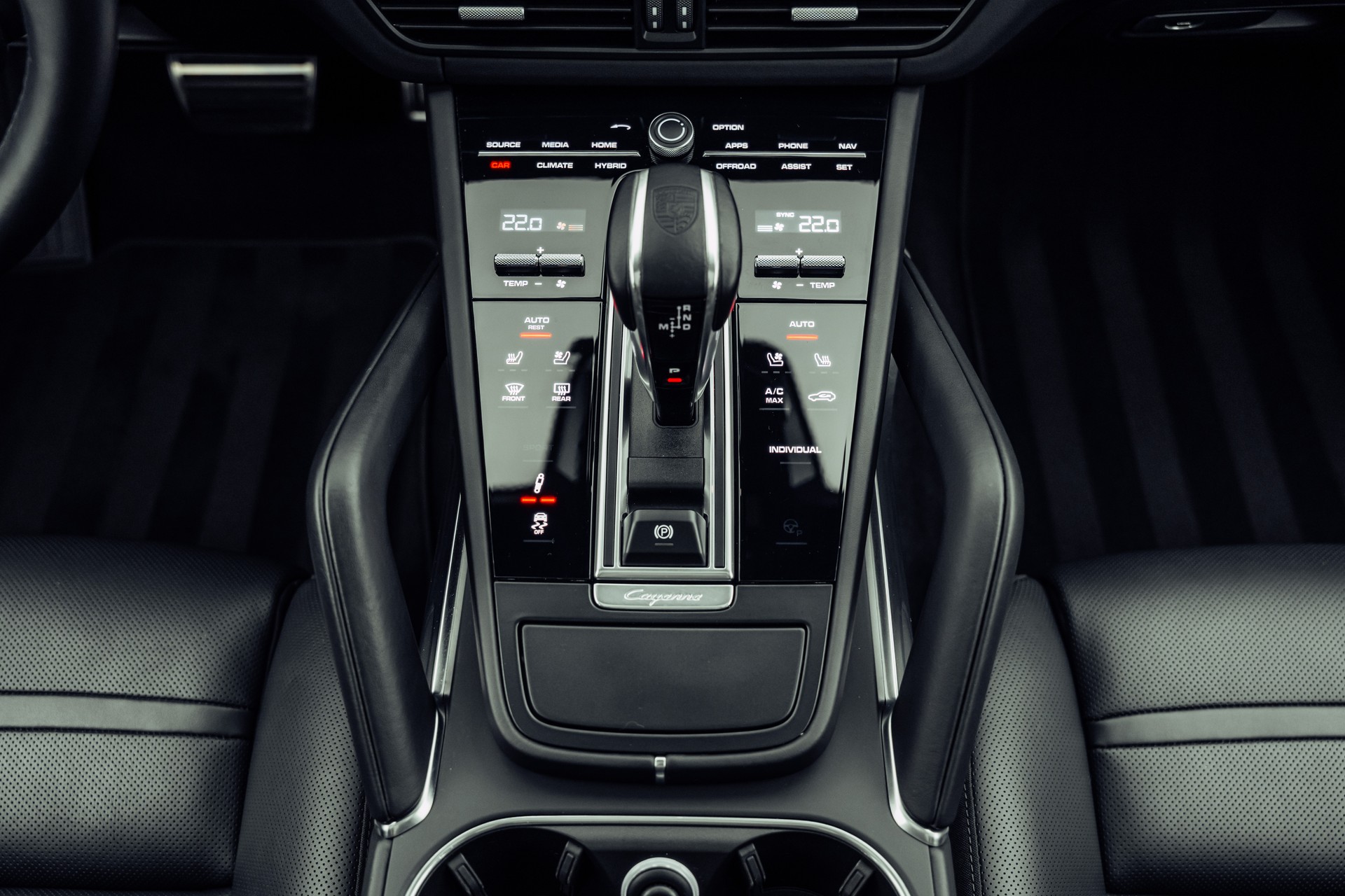 PORSCHE Cayenne Turbo Coupé S E-Hybrid-image-15