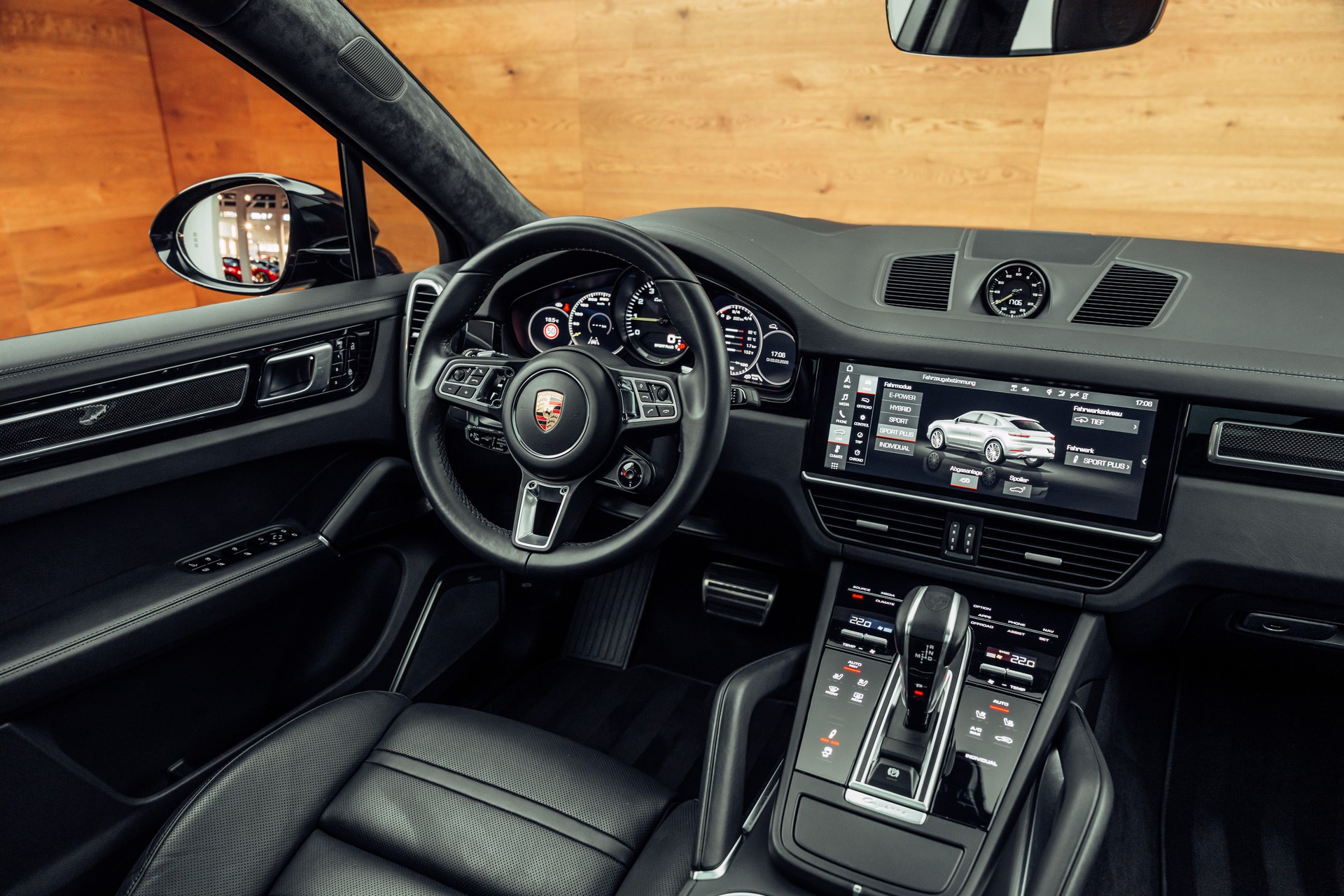 PORSCHE Cayenne Turbo Coupé S E-Hybrid-image-17
