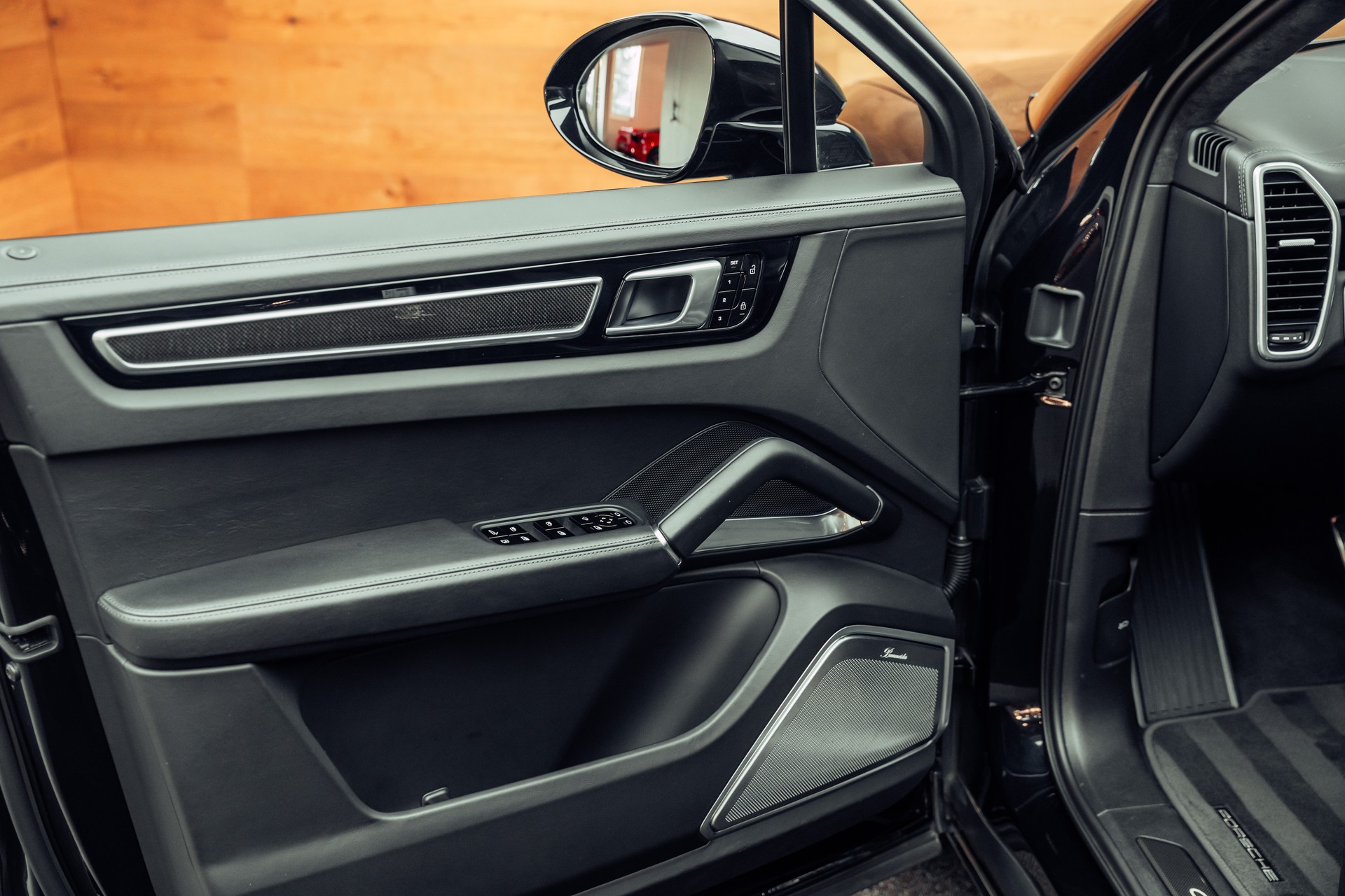 PORSCHE Cayenne Turbo Coupé S E-Hybrid-image-18