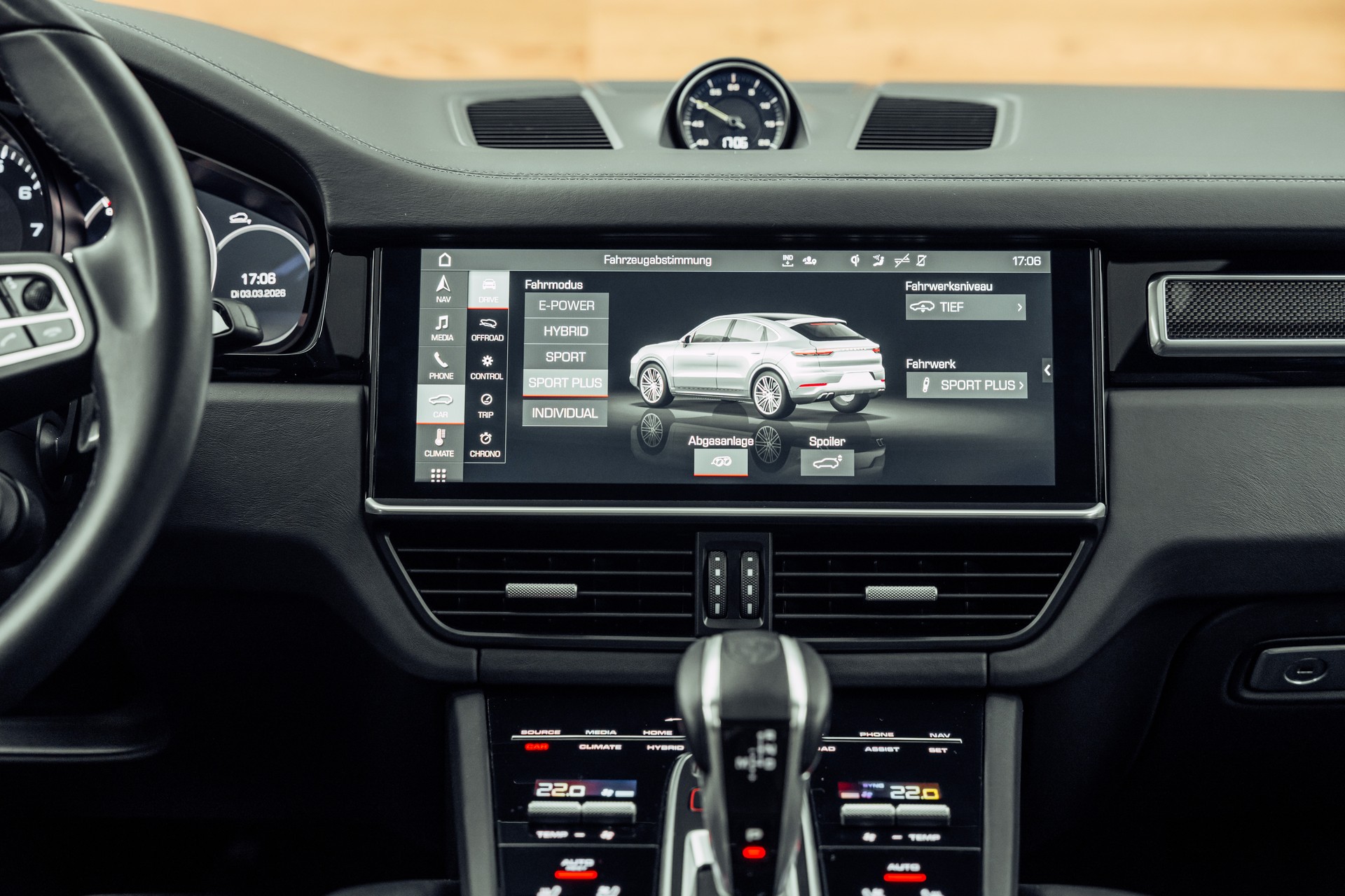 PORSCHE Cayenne Turbo Coupé S E-Hybrid-image-13