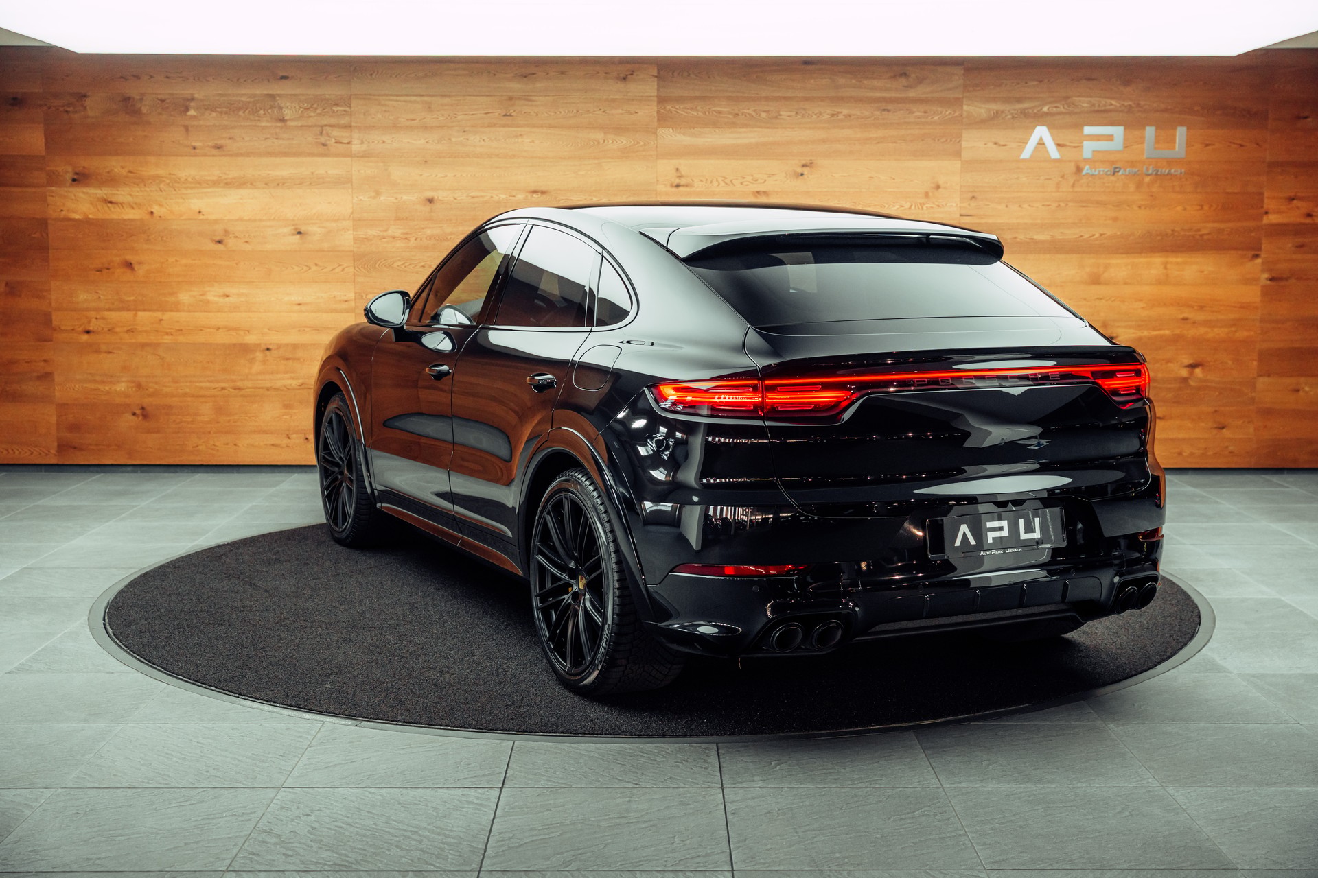 PORSCHE Cayenne Turbo Coupé S E-Hybrid-image-2