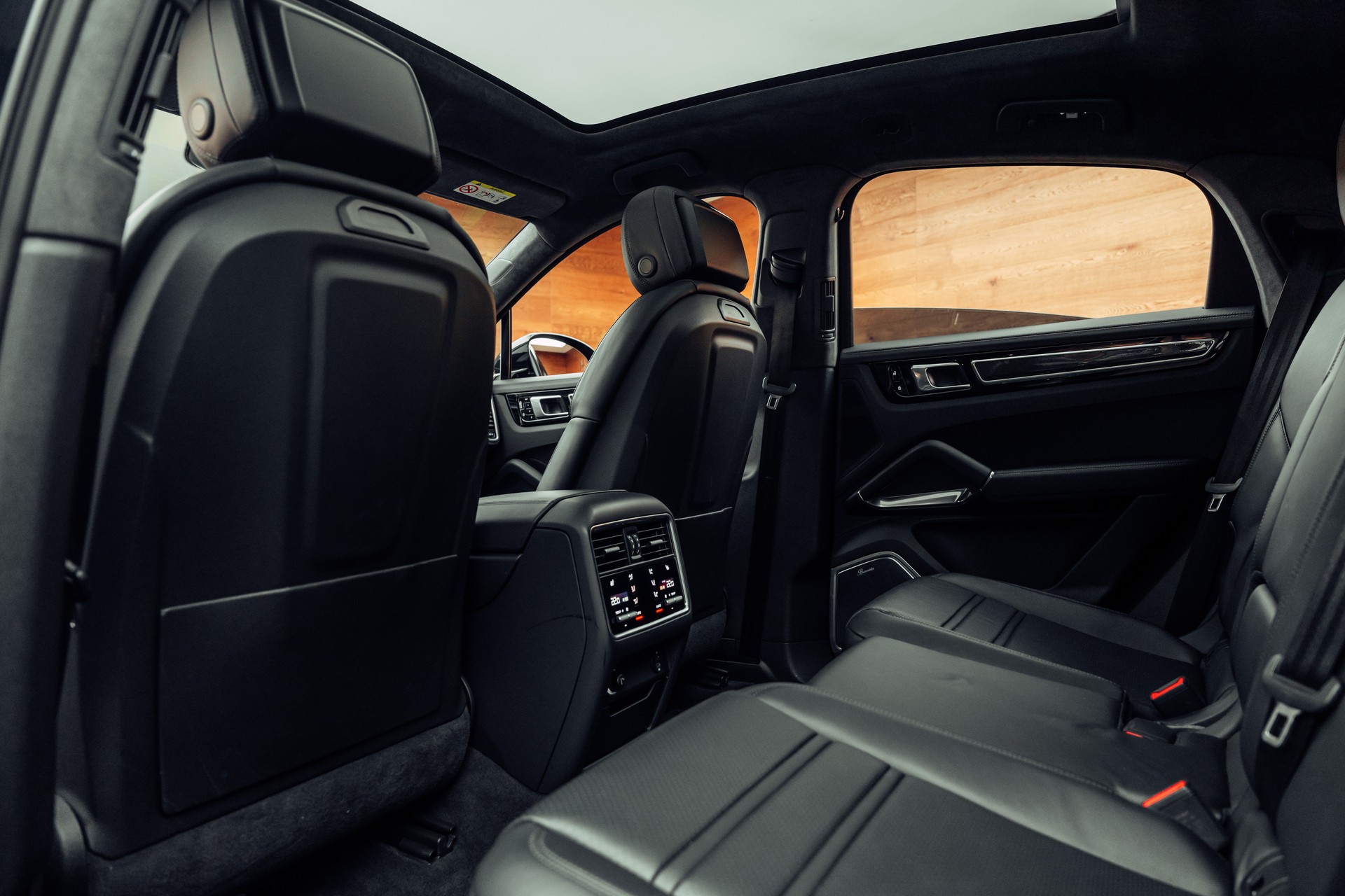 PORSCHE Cayenne Turbo Coupé S E-Hybrid-image-10
